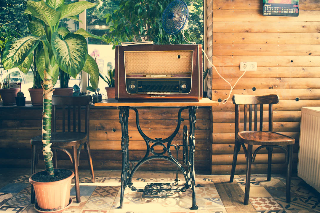 Transform Your Space with Vintage Collectibles in Home Decor