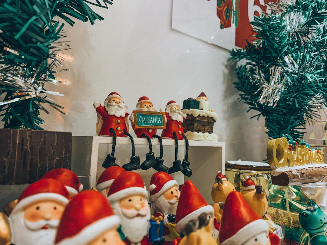 Charming Vintage Santa Figurines to Enrich Your Collection