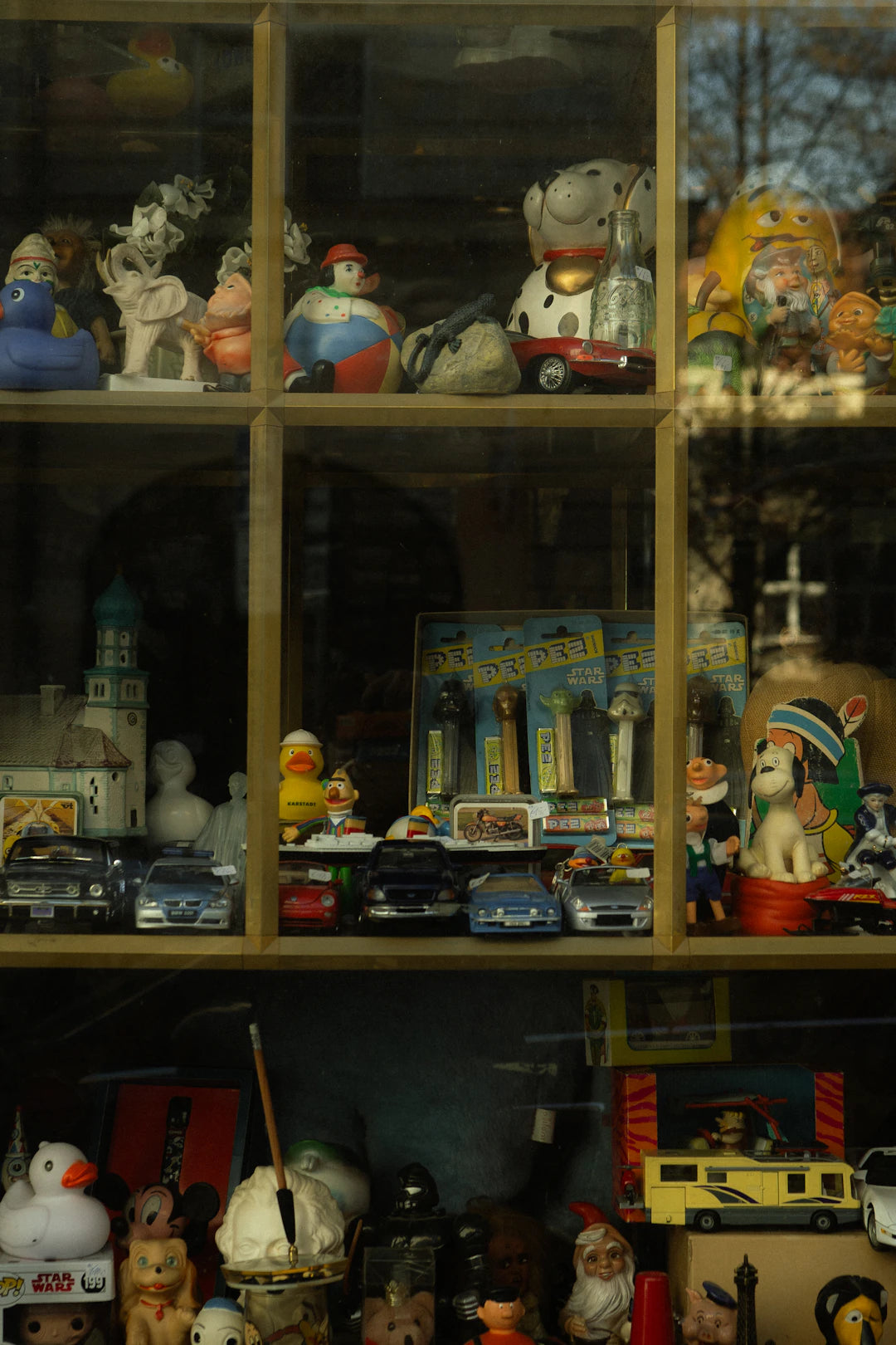 Mastering Vintage Collectibles Spotting Tomorrow's Trends