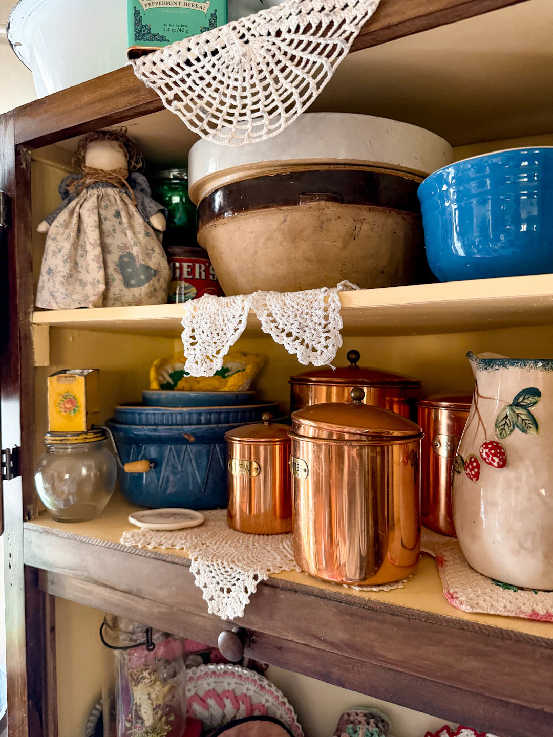 Charming Vintage Kitchenware for Culinary Nostalgia