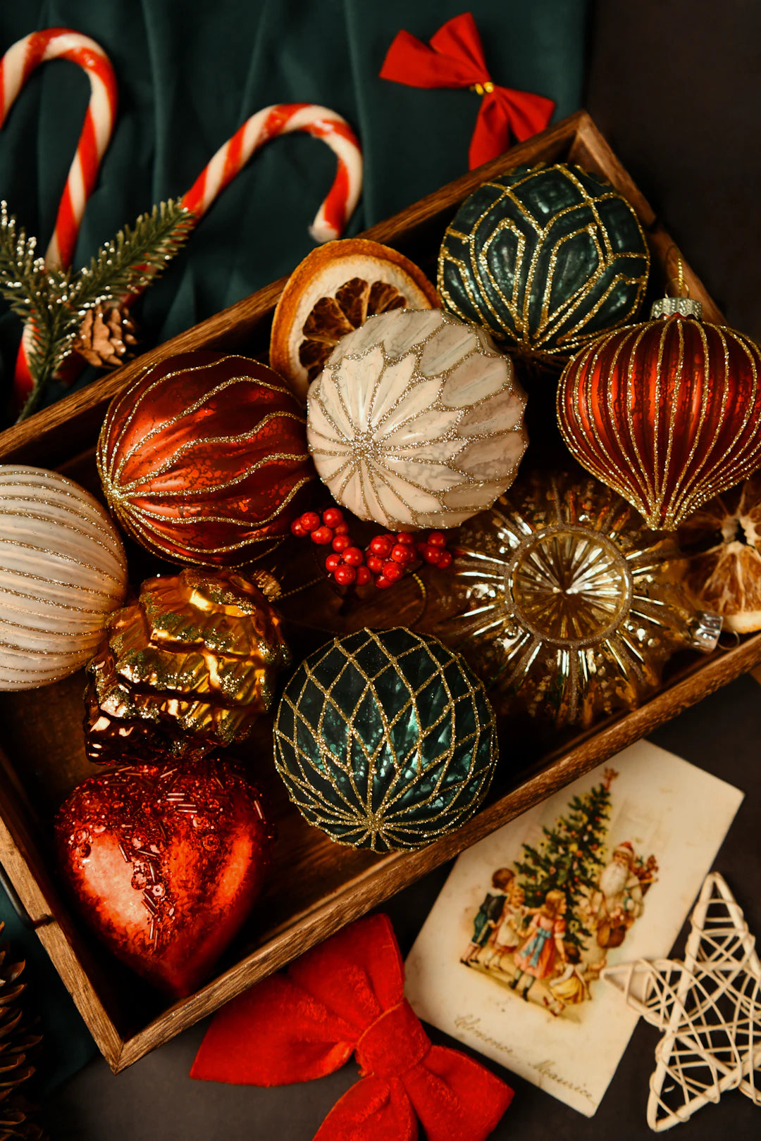 Charming Vintage Holiday Accessories for Your Festive Decor