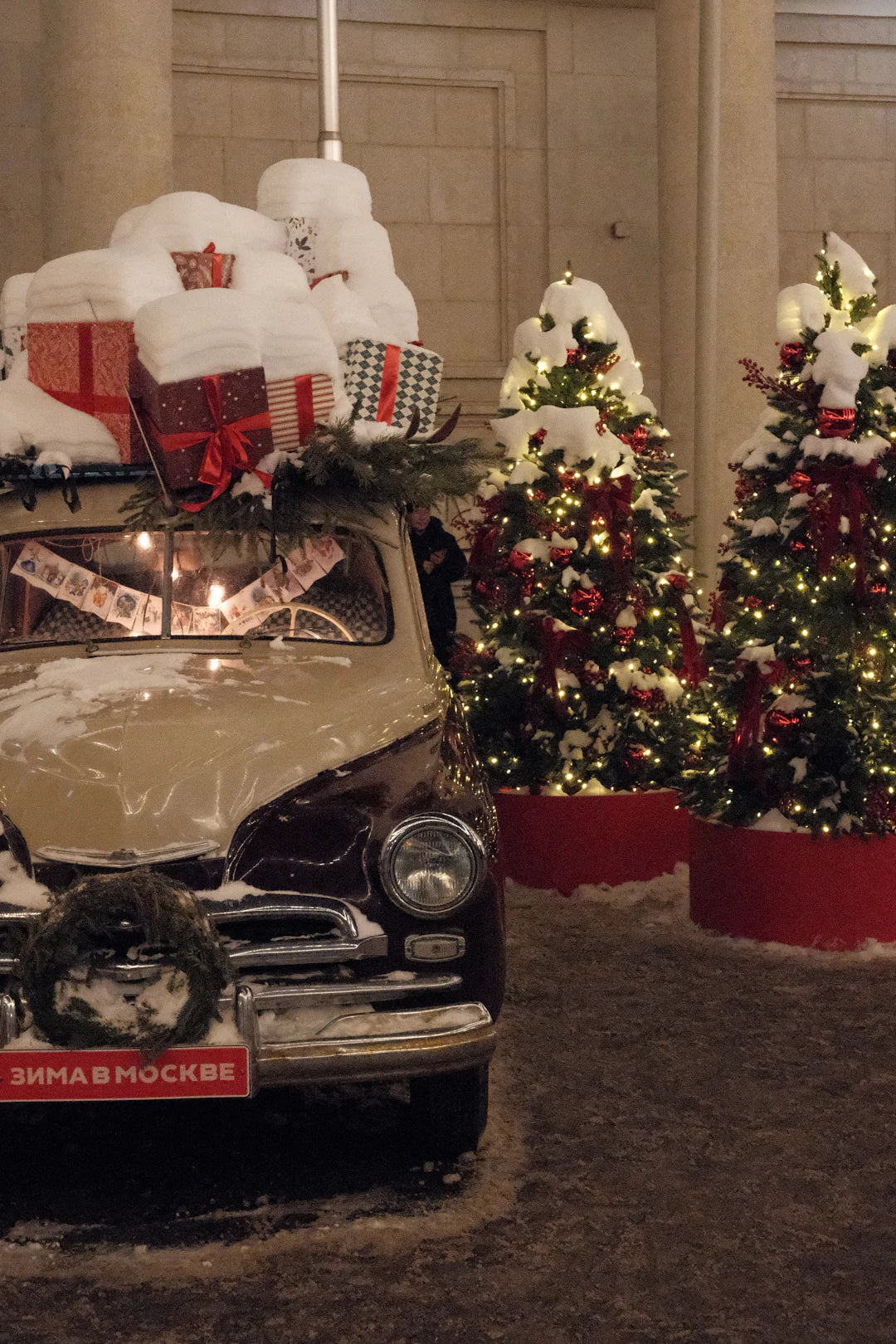 Charming Vintage Christmas Light Holders for Festive Decor