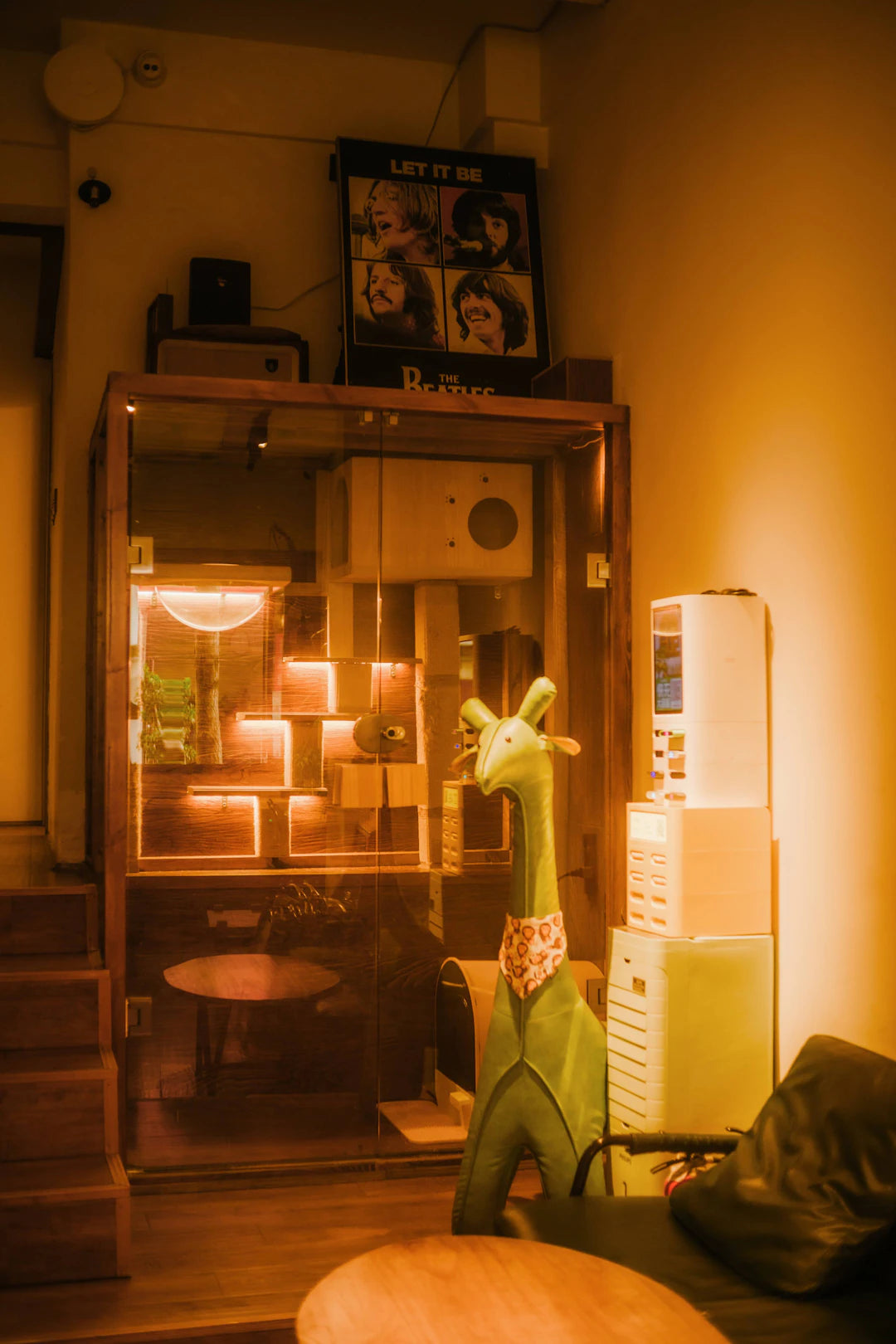 Elevate Your Space with Vintage Collectibles