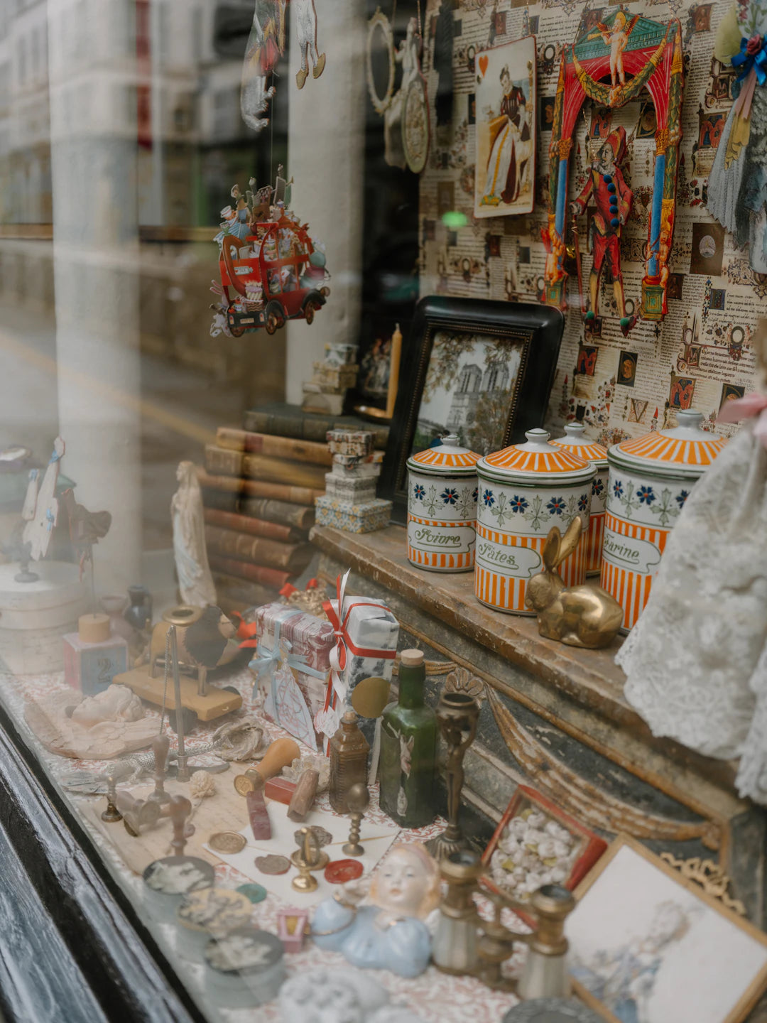 Discover The Allure of Popular Vintage Collectible Categories