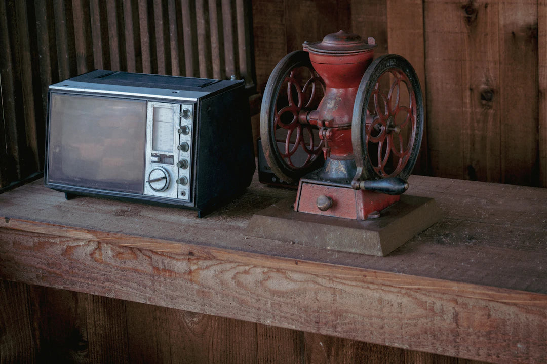 The Timeless Charm of Vintage Collectibles in Home Decor