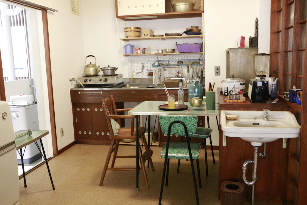 Charming Vintage Kitchenware for Nostalgic Cooking Enthusiasts