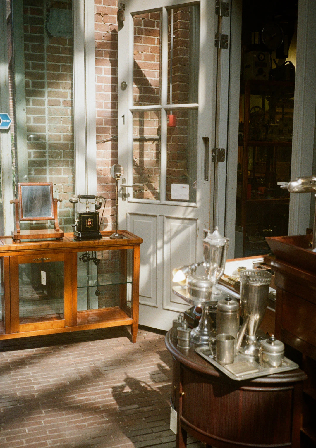 Vintage Collector Interview Tips for Nostalgic Finds
