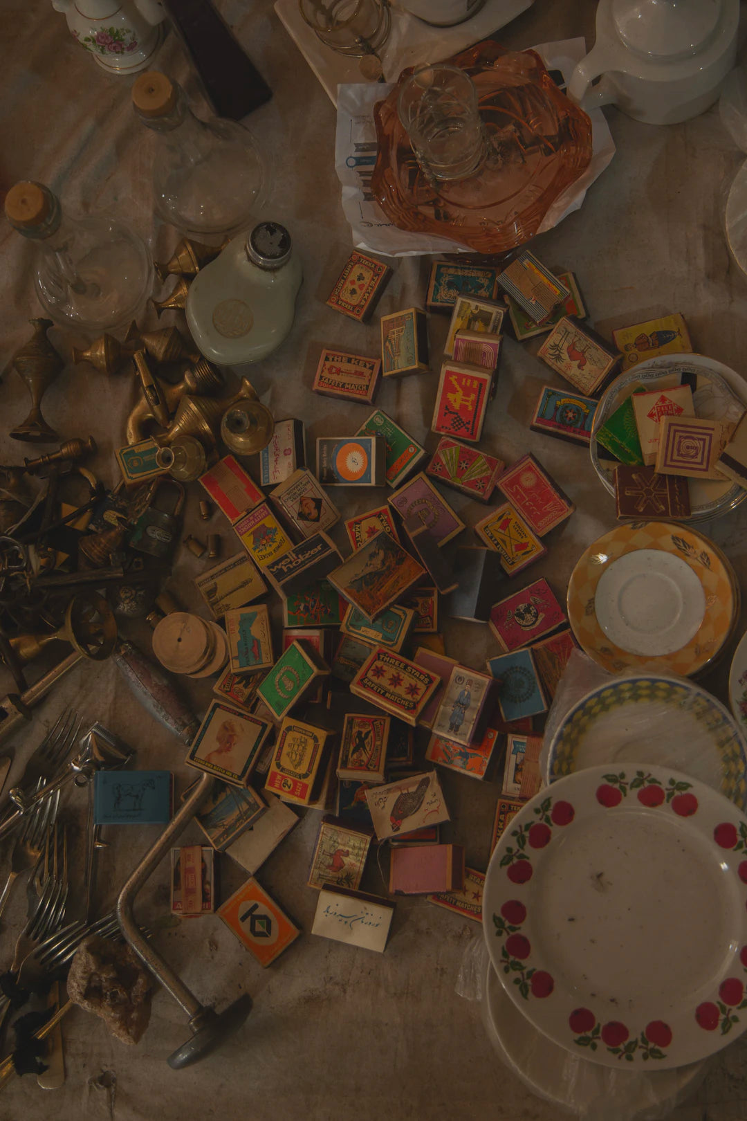How Social Media Transforms Vintage Collecting Culture
