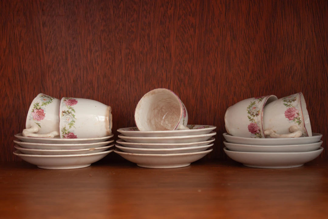 Charming Vintage Christmas Mugs and Kitchenware Finds