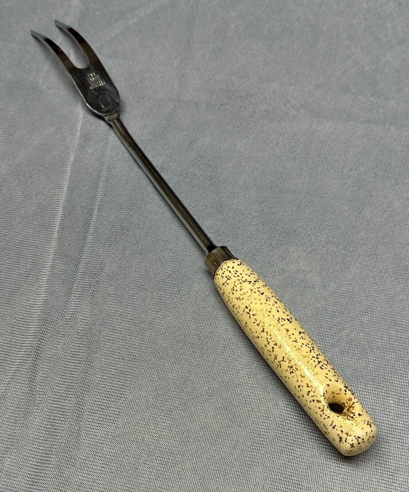 EKCO Stainless Steel Meat/Serving Fork Cream /w Gold Flecked Handle 13” USA Vtg