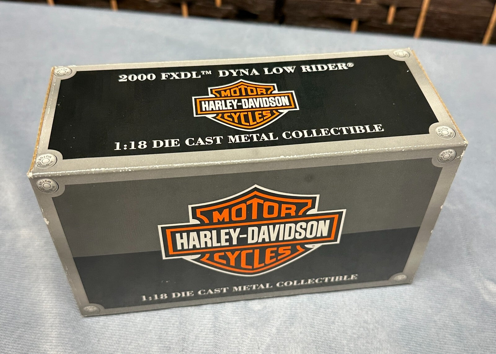 Avon/Maisto 2000 FLHRC Dyna Low Rider Harley Davidson 1:18 Die Cast Metal NIB