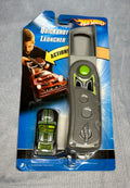 HOT WHEELS QUICK SHOT LAUNCHER w/ GREEN CAR VEHICLE J2562
