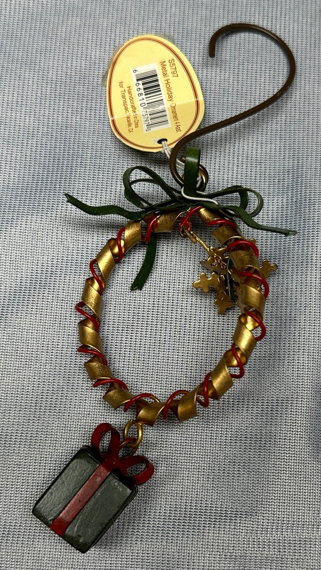 VTG Metal Wreath Ornament Christmas Holiday Decor Collectible