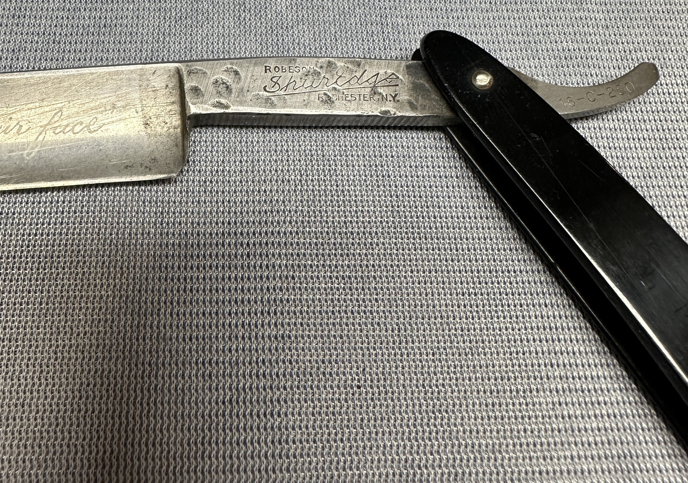 Robeson Shuridge NY The Razor That Fits Your Face