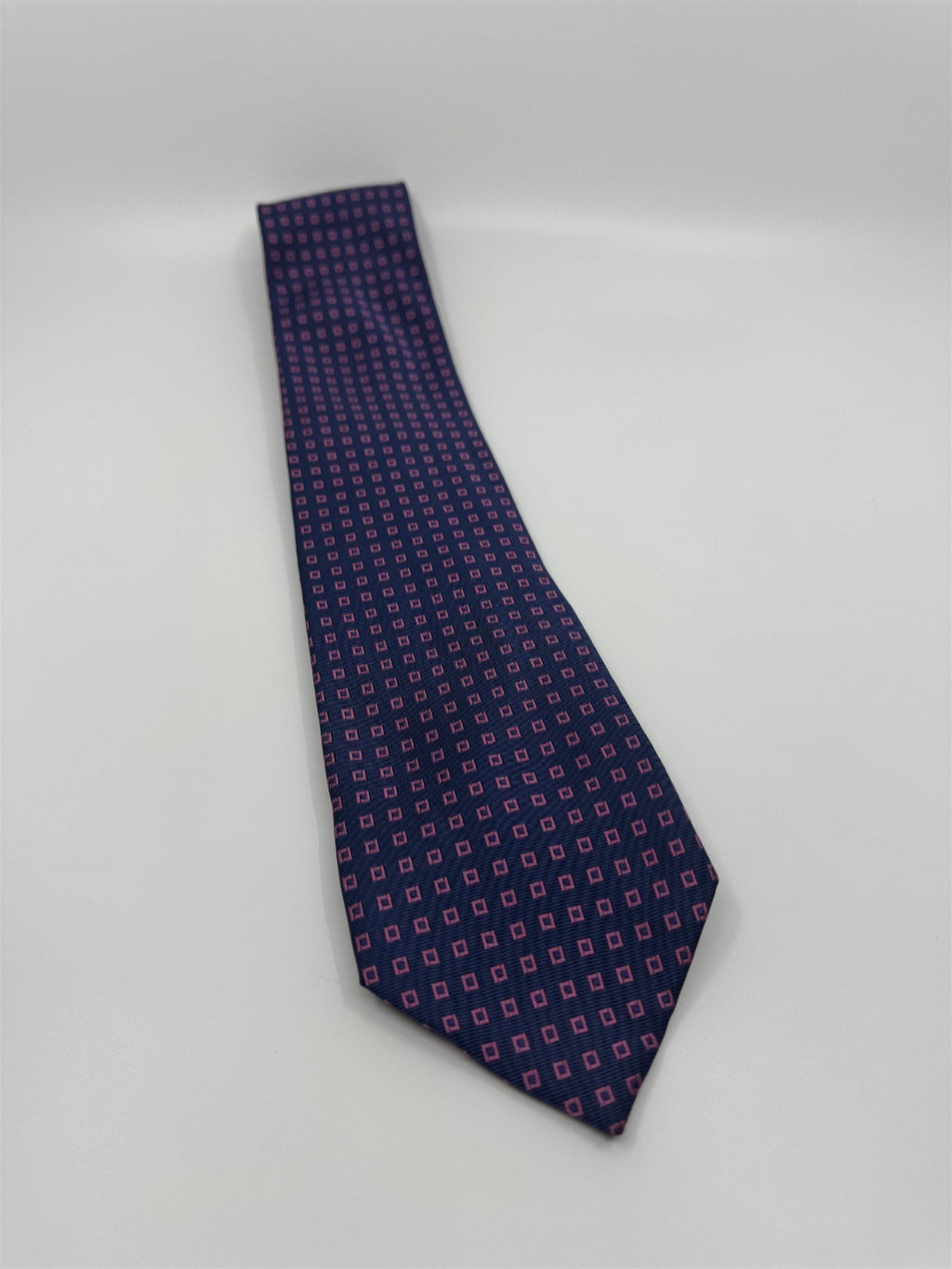 Jake Ross Hand Made 100% Silk Mens Neck Tie Navy Blue /w Pink Geo Squares NWOT