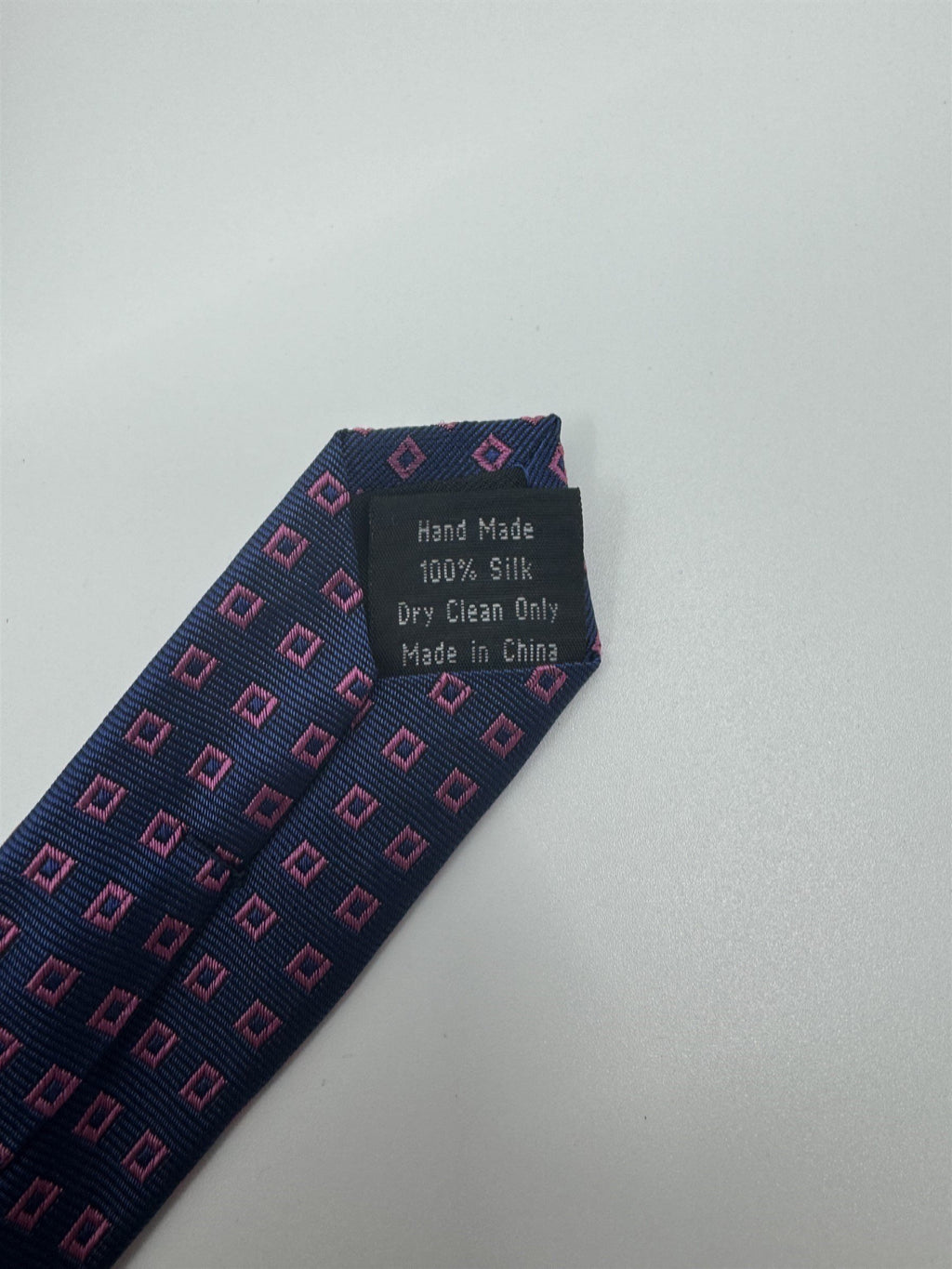 Jake Ross Hand Made 100% Silk Mens Neck Tie Navy Blue /w Pink Geo Squares NWOT