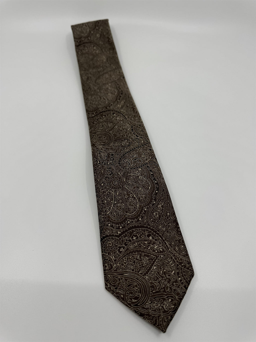 Van Heusen Mens Tie Brown Paisley Pattern 100% Polyester NWOT