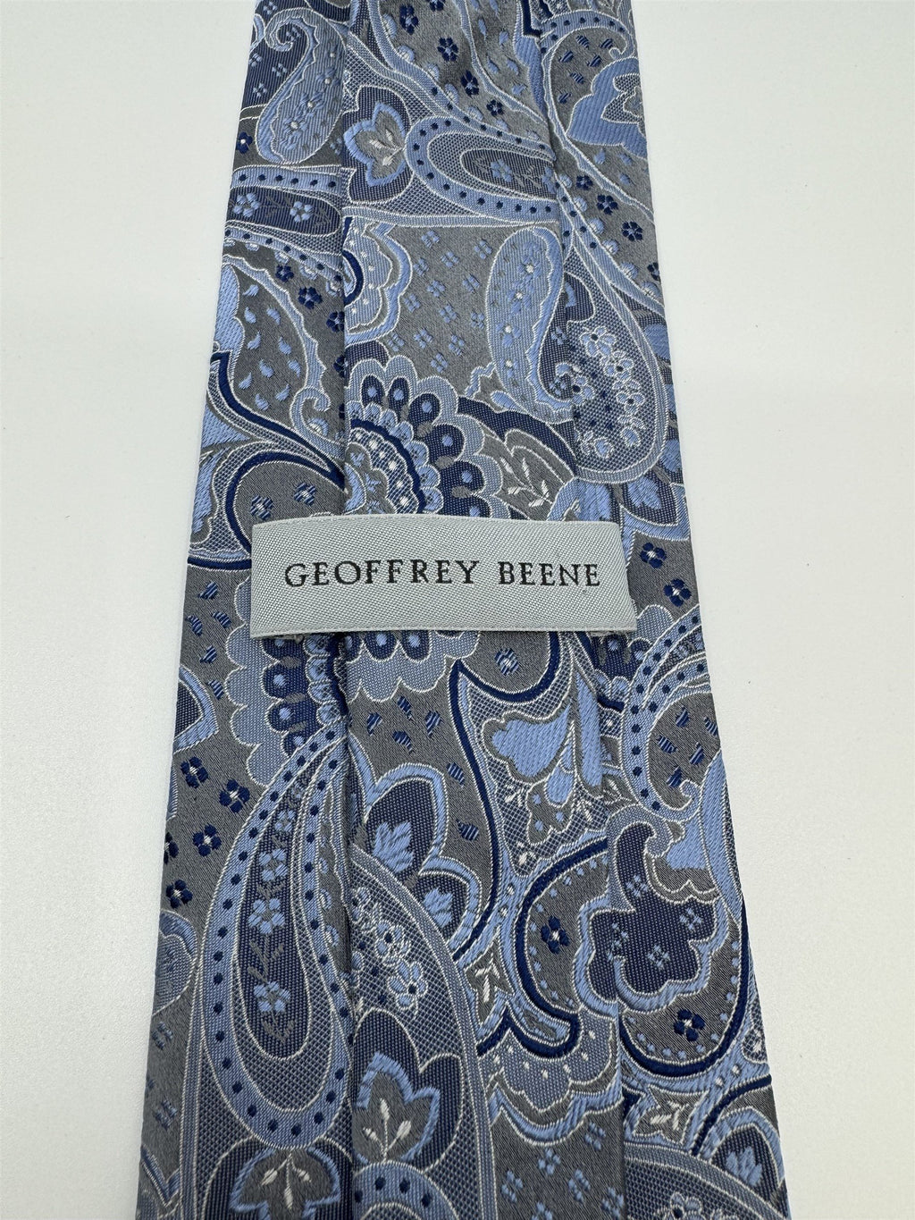 Geoffrey Beene Handmade 100% Silk Mens Neck Tie Blue Paisley Pattern NWOT