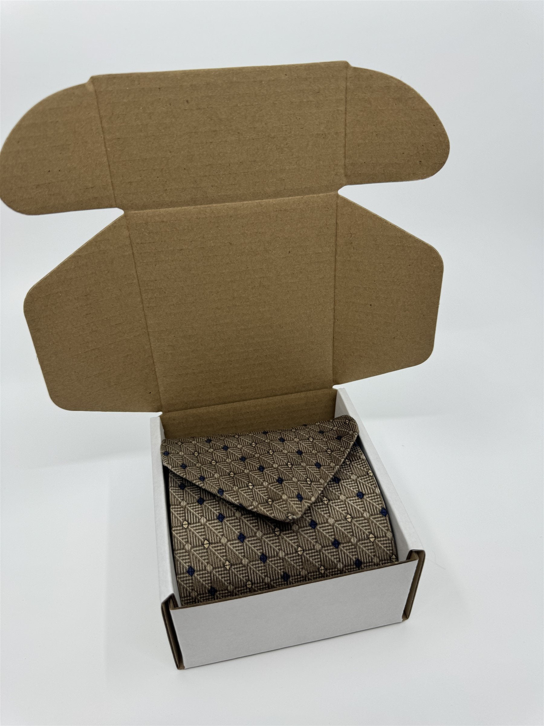 Mens Nautica Made in Korea 100% Silk Neck Tie Brown/Tan/Beige Pattern