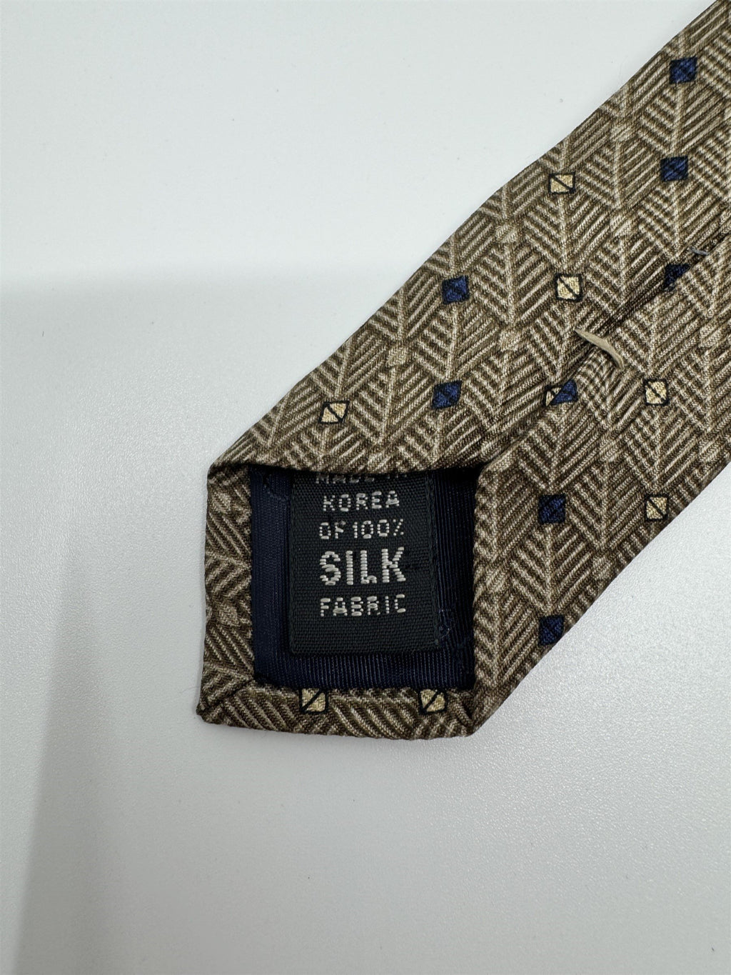 Mens Nautica Made in Korea 100% Silk Neck Tie Brown/Tan/Beige Pattern