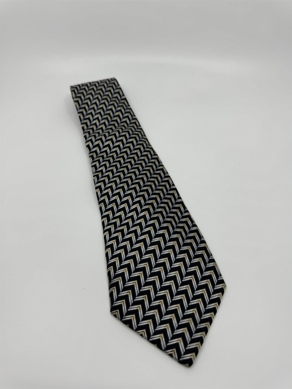 Alfani Mens Neck Tie Black With Silver/Gold Arrows Pattern 100% Silk Handmade