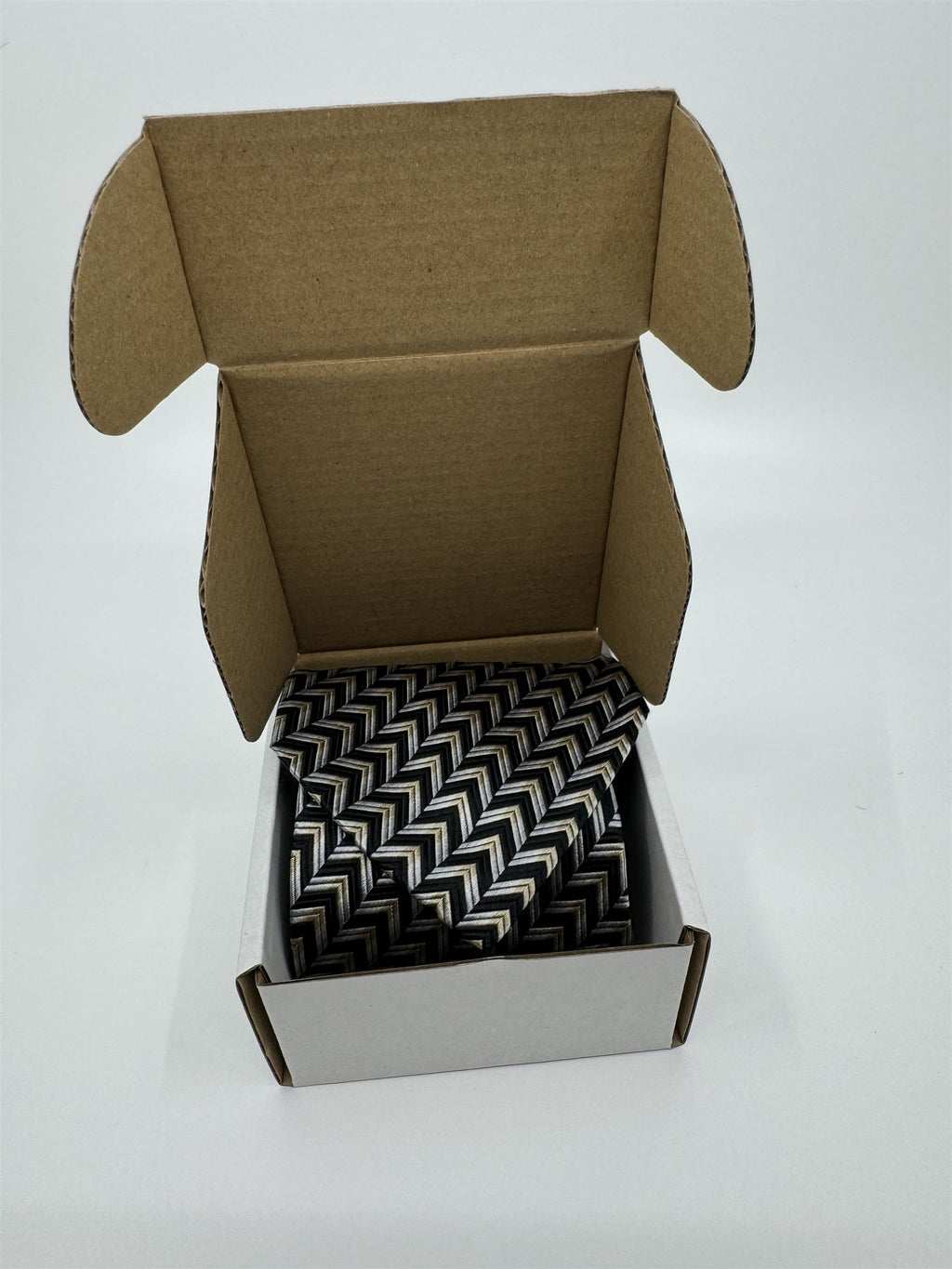 Alfani Mens Neck Tie Black With Silver/Gold Arrows Pattern 100% Silk Handmade
