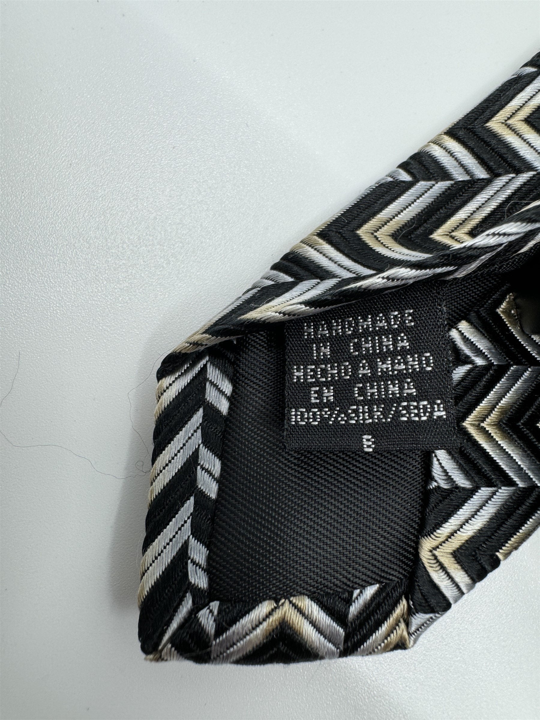 Alfani Mens Neck Tie Black With Silver/Gold Arrows Pattern 100% Silk Handmade