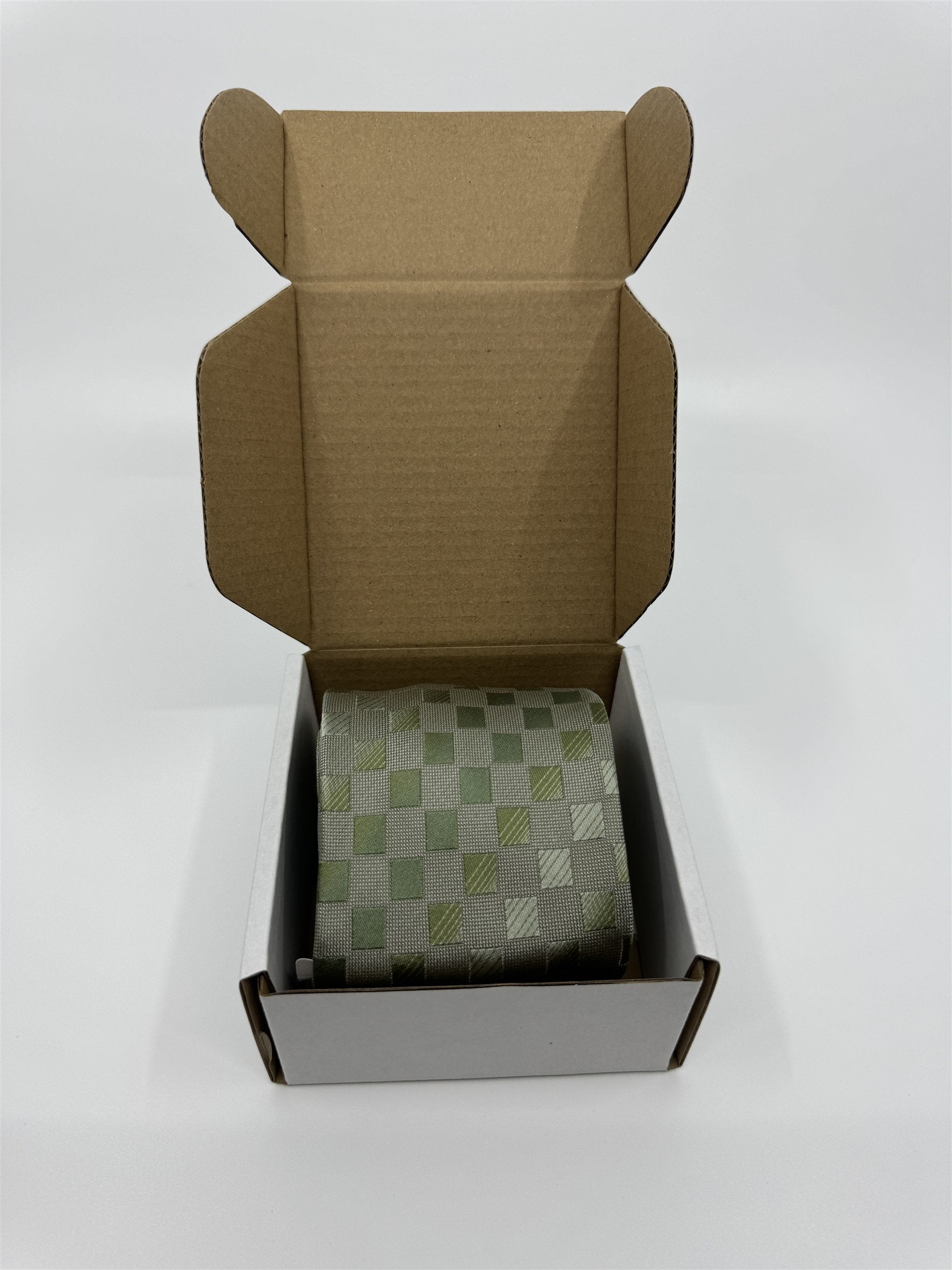 Kenneth Cole Reaction Mens Neck Tie Green and Gray Squares 100% Silk Tie