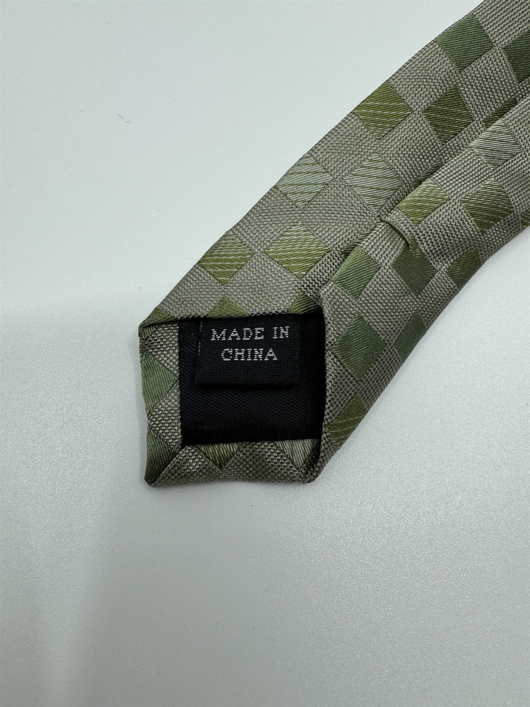 Kenneth Cole Reaction Mens Neck Tie Green and Gray Squares 100% Silk Tie
