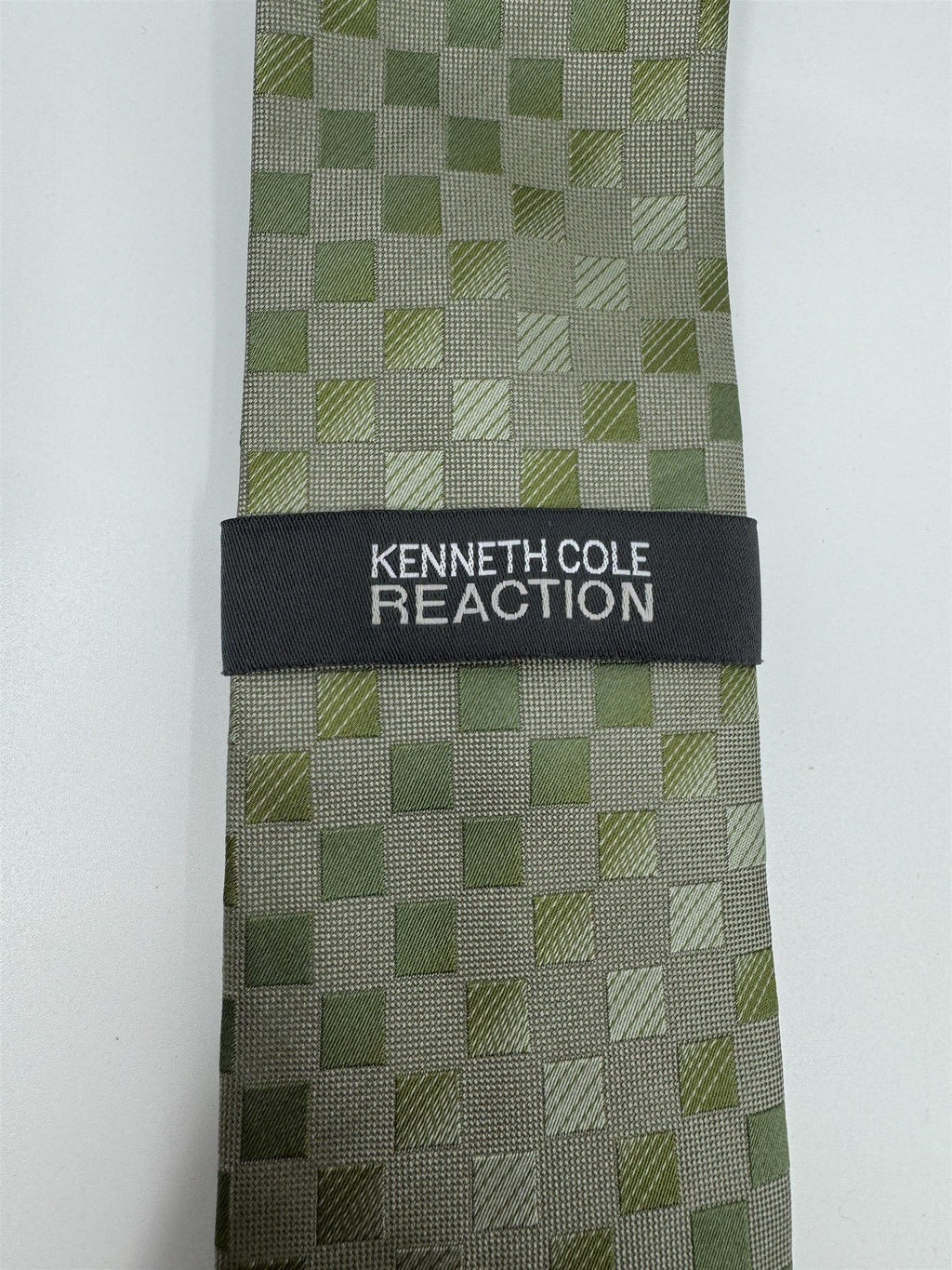 Kenneth Cole Reaction Mens Neck Tie Green and Gray Squares 100% Silk Tie