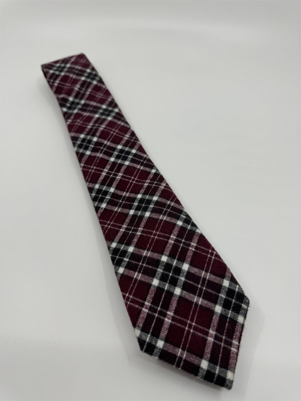 Nautica Mens Neck Tie 100% Cotton Plaid Pattern Red/Gray/White Made in China