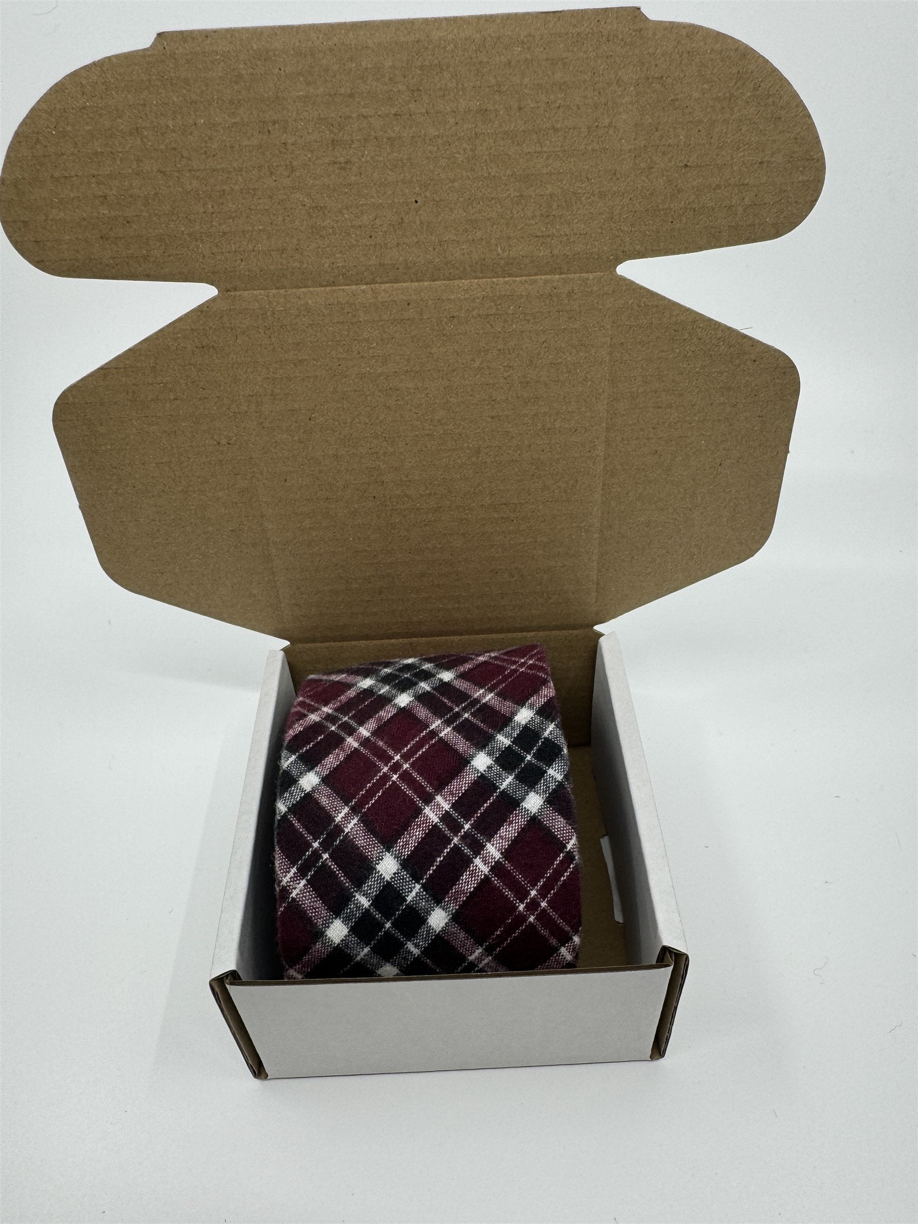Nautica Mens Neck Tie 100% Cotton Plaid Pattern Red/Gray/White Made in China
