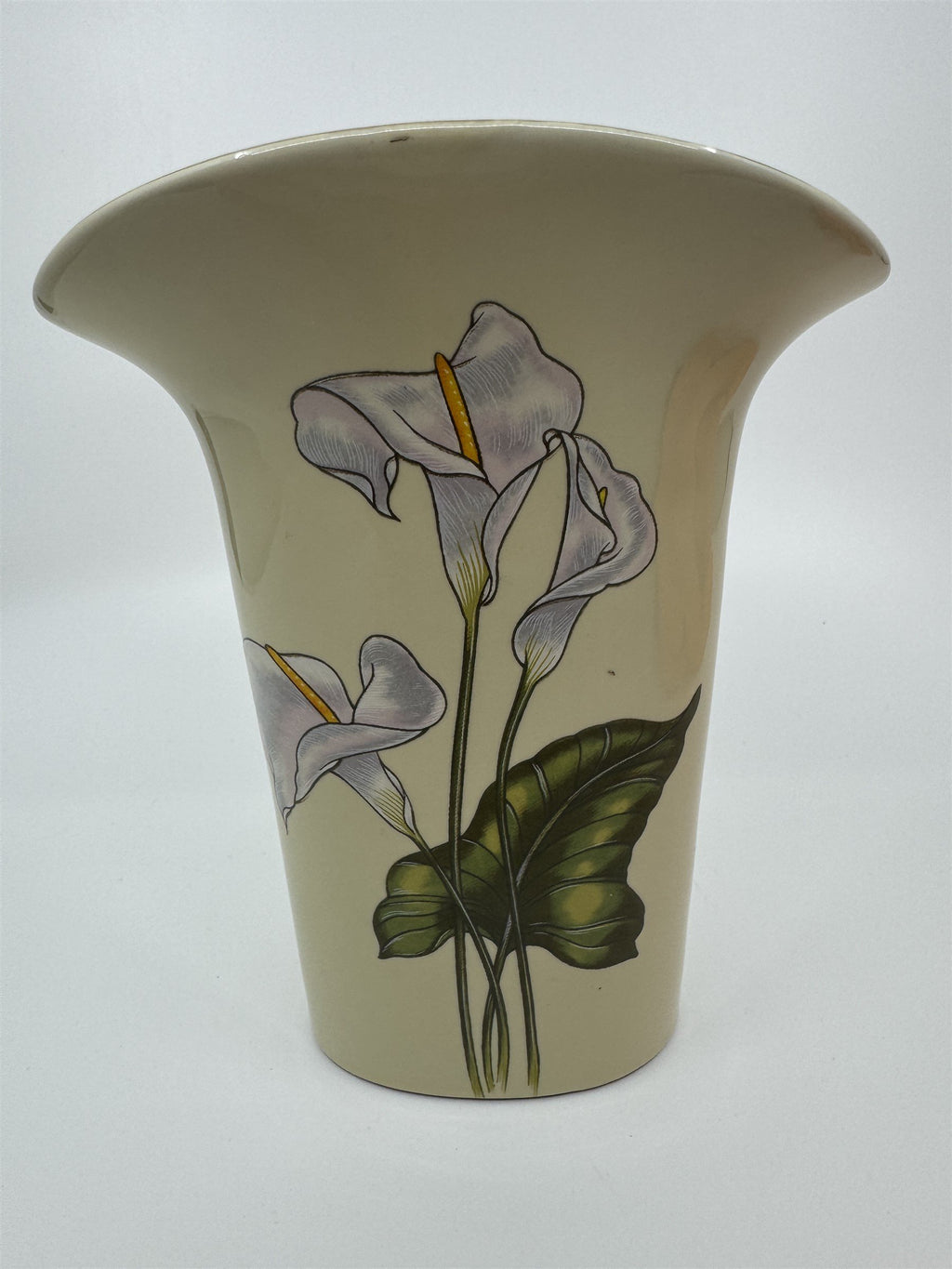 Vtg Fluted Ceramic Vase White Asian Calla Lily Lilies Ivory/Cream with Gold Trim