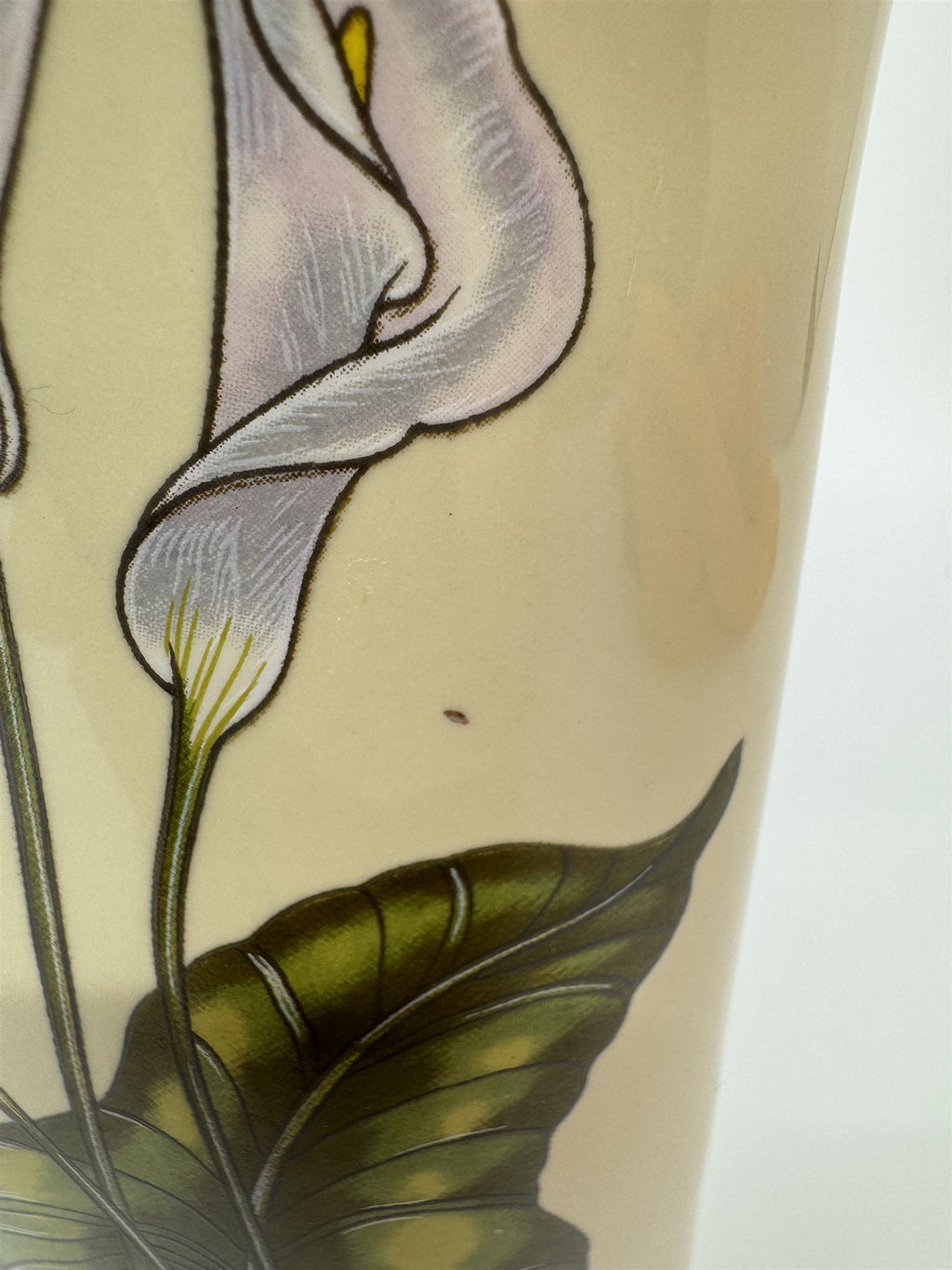 Vtg Fluted Ceramic Vase White Asian Calla Lily Lilies Ivory/Cream with Gold Trim