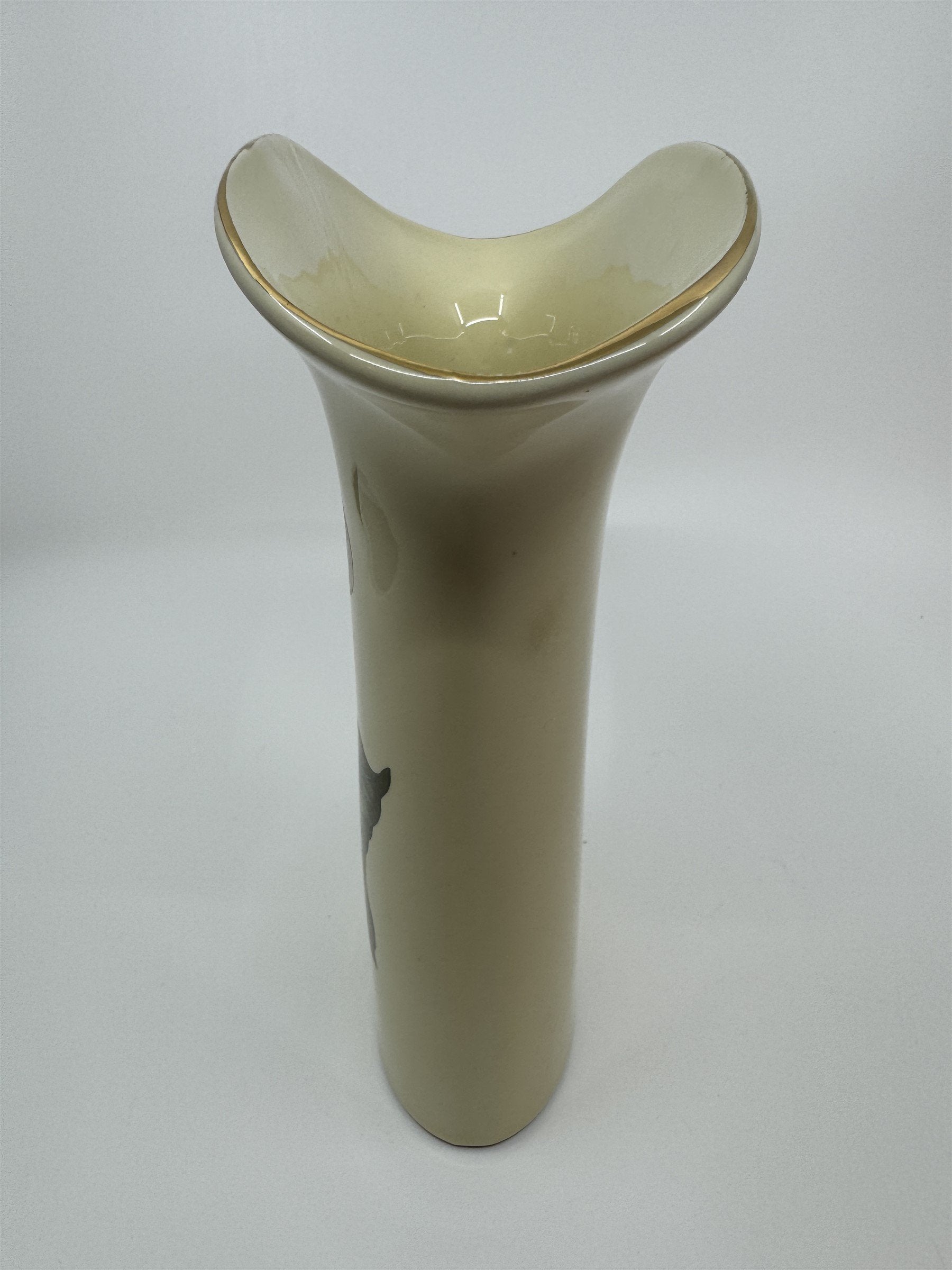 Vtg Fluted Ceramic Vase White Asian Calla Lily Lilies Ivory/Cream with Gold Trim