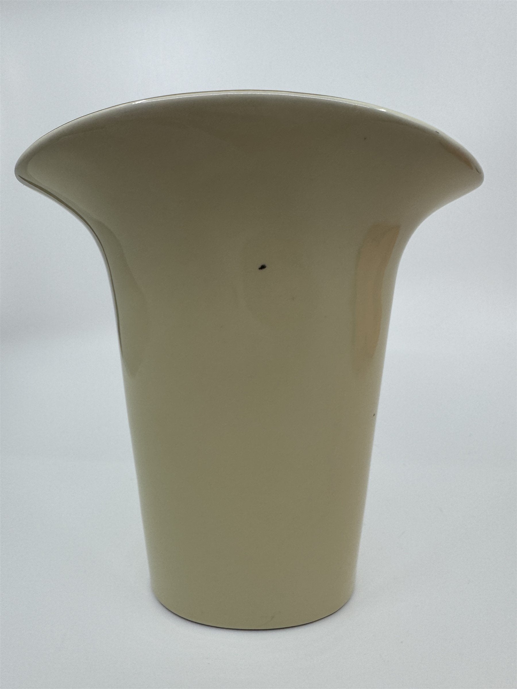 Vtg Fluted Ceramic Vase White Asian Calla Lily Lilies Ivory/Cream with Gold Trim