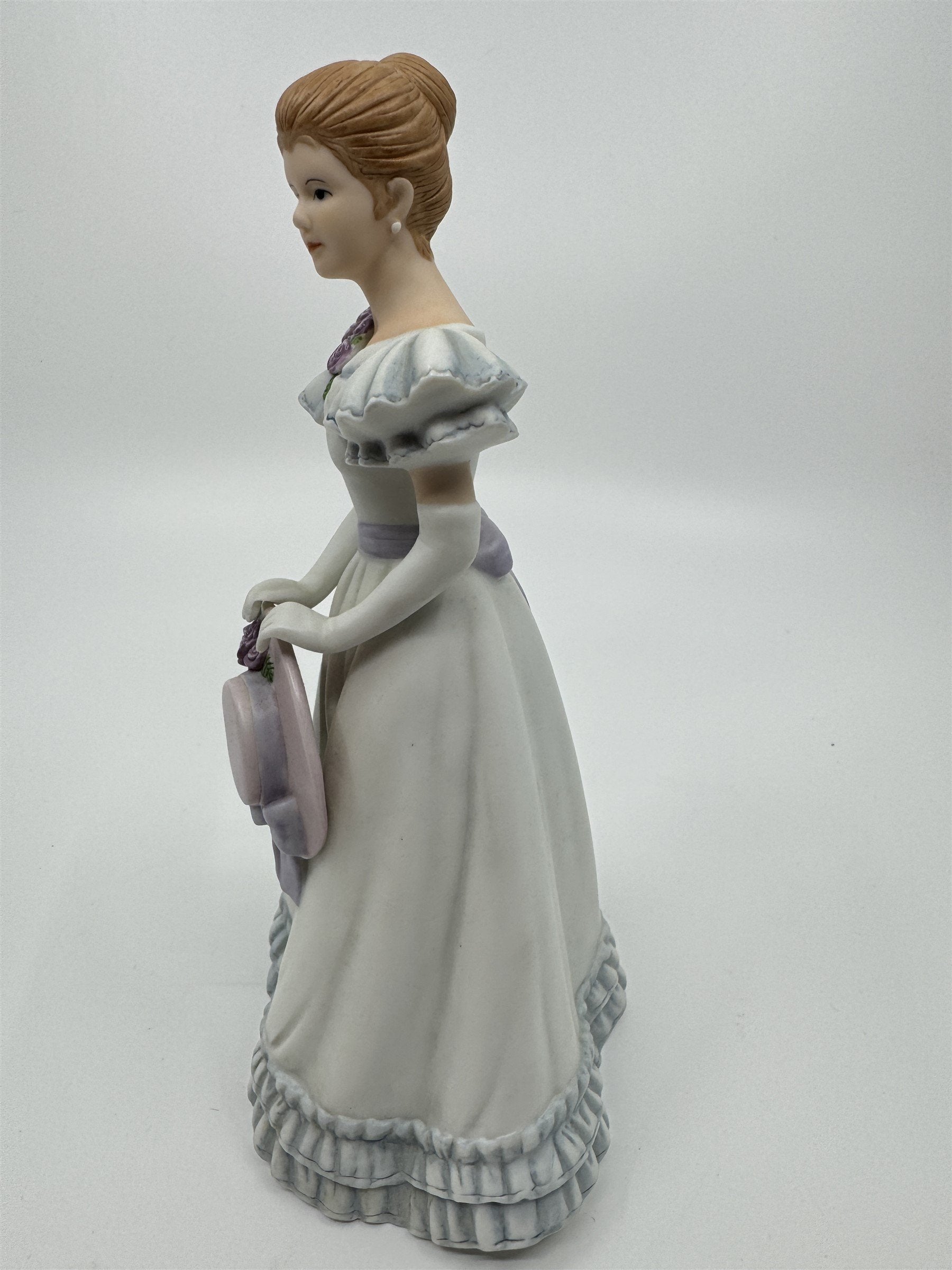 Vtg 1999 Home Interiors & Gifts Porcelain Figurine Beautiful Elizabeth #14061-99