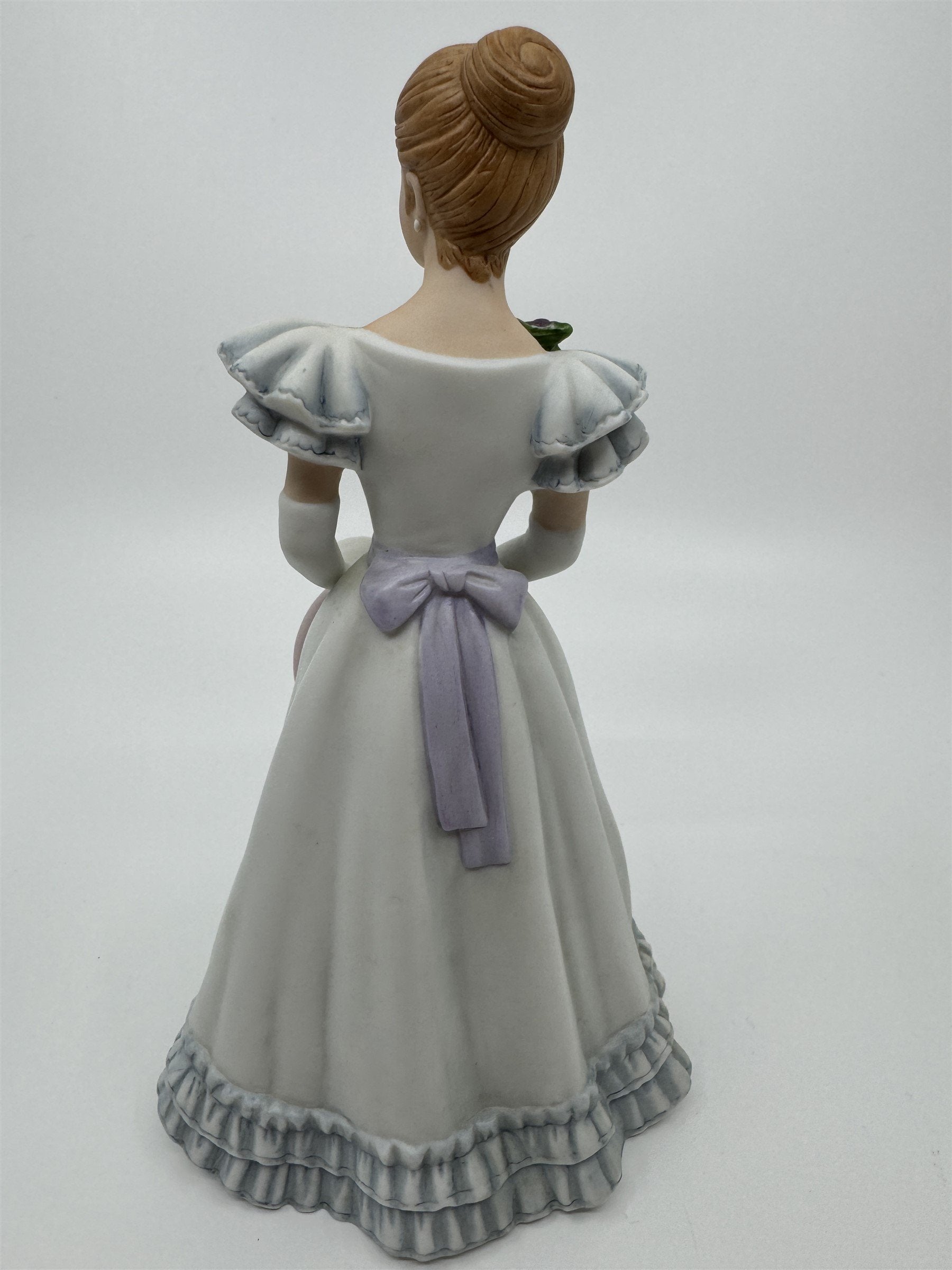 Vtg 1999 Home Interiors & Gifts Porcelain Figurine Beautiful Elizabeth #14061-99