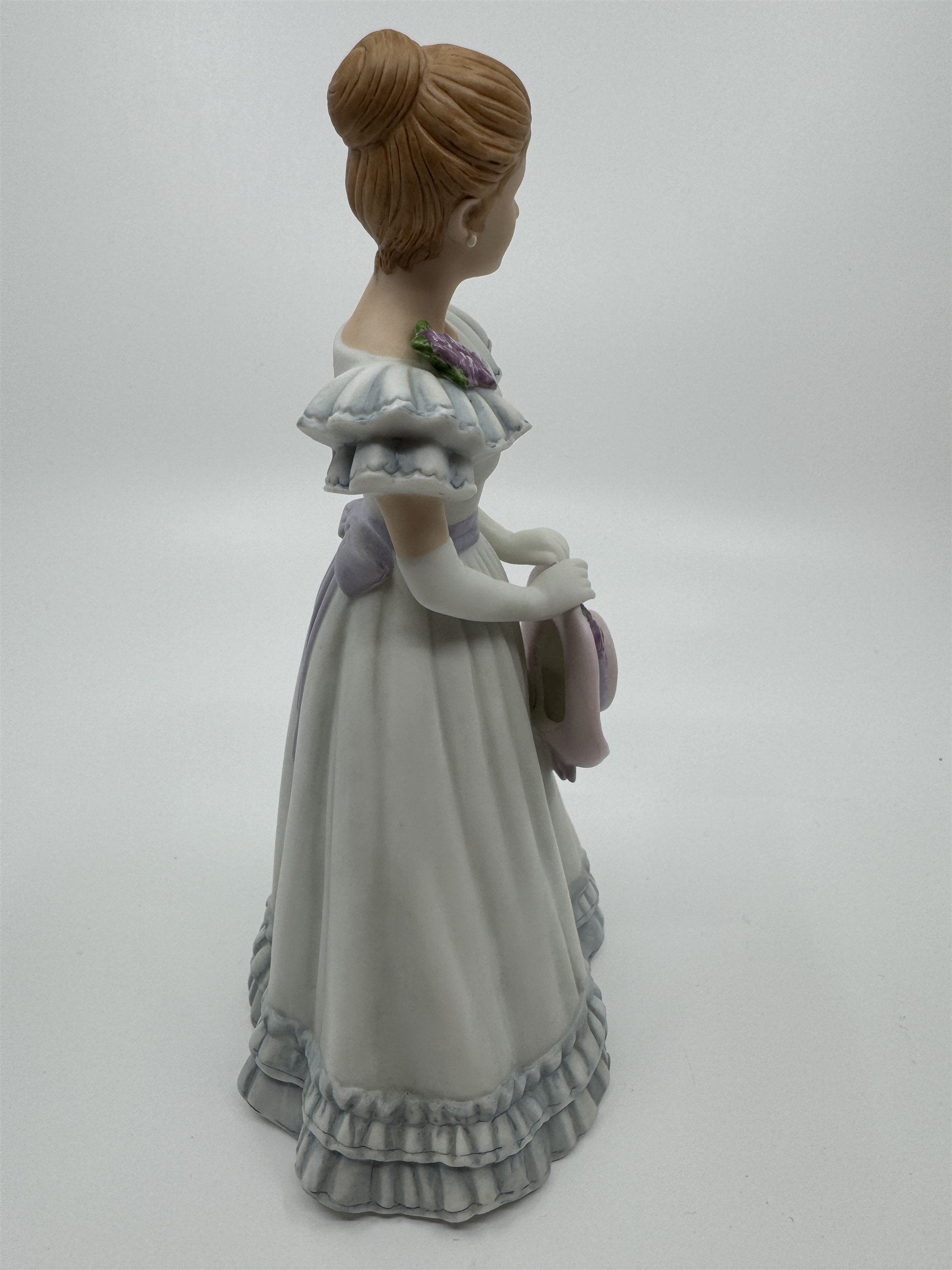 Vtg 1999 Home Interiors & Gifts Porcelain Figurine Beautiful Elizabeth #14061-99
