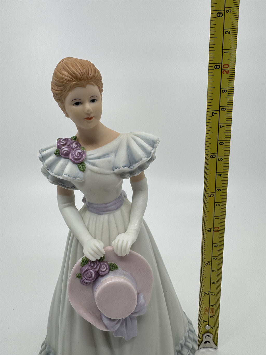 Vtg 1999 Home Interiors & Gifts Porcelain Figurine Beautiful Elizabeth #14061-99