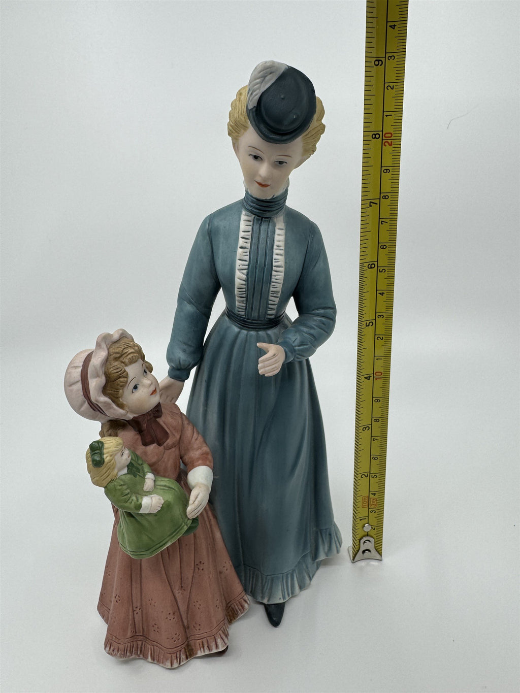 HOMCO Home Interiors Porcelain Figurine Sunday Stroll 8812 VGC Mother Daughters