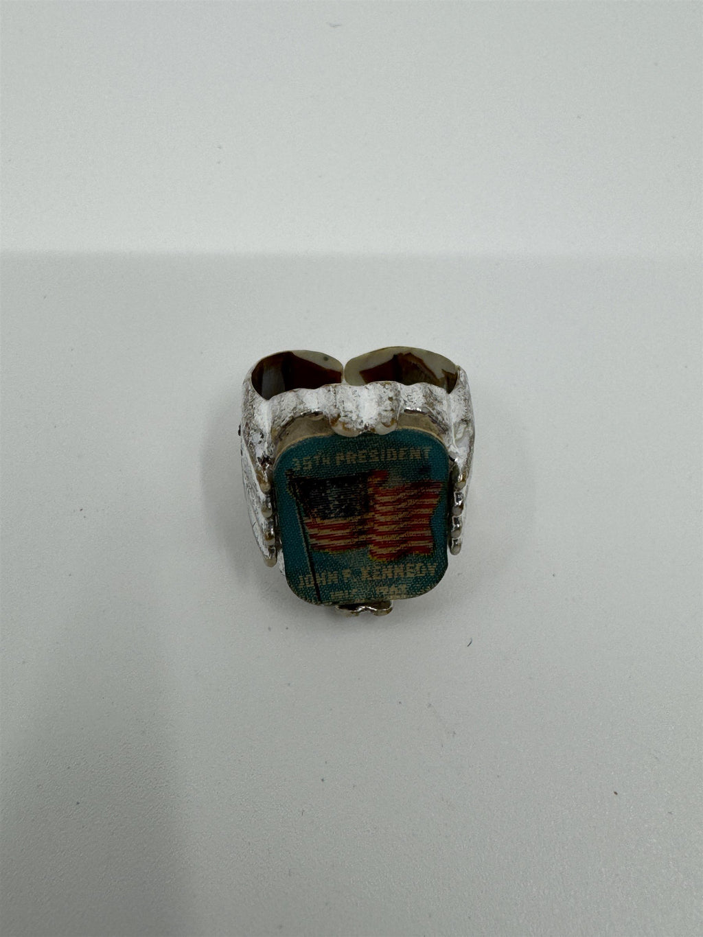 1960's John F Kennedy JFK American Flag 35th President Plastic Toy Flicker Ring