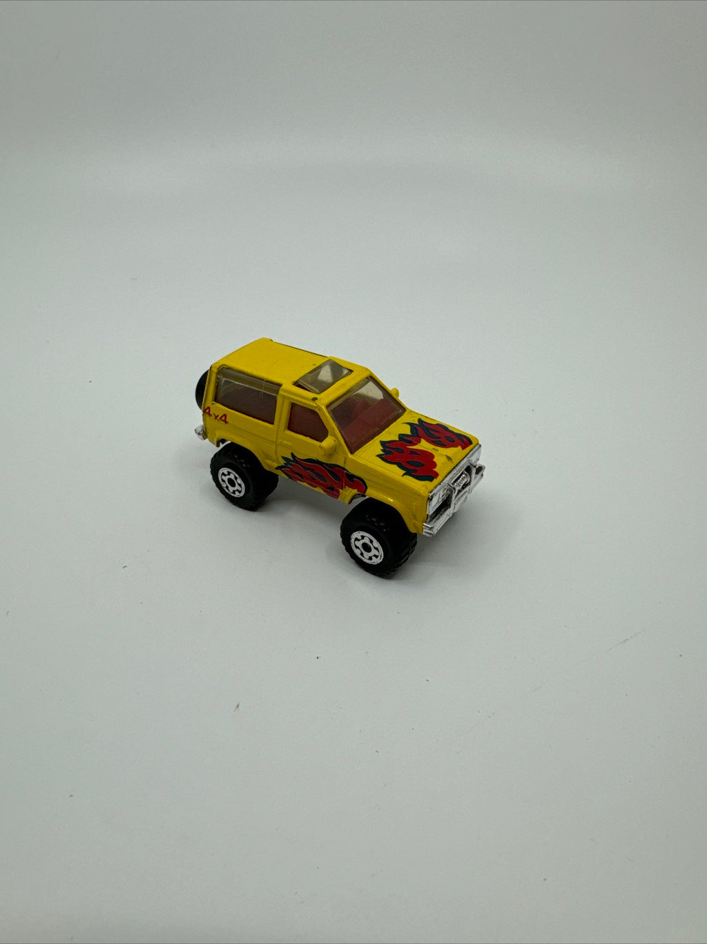 Vintage Matchbox 1987 Ford Bronco II 4x4 Yellow /w Red Flames 2-dr Truck