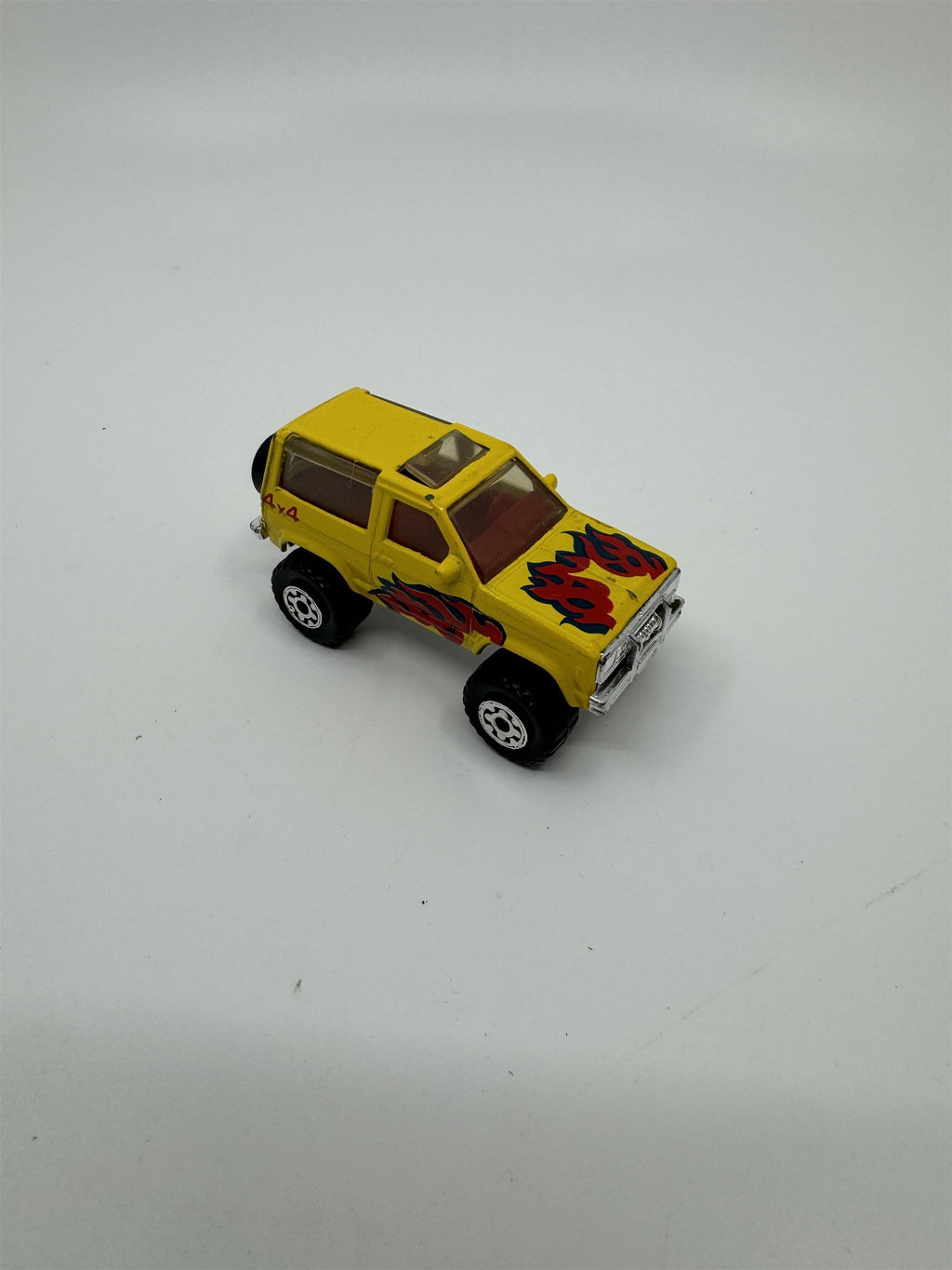 Vintage Matchbox 1987 Ford Bronco II 4x4 Yellow /w Red Flames 2-dr Truck