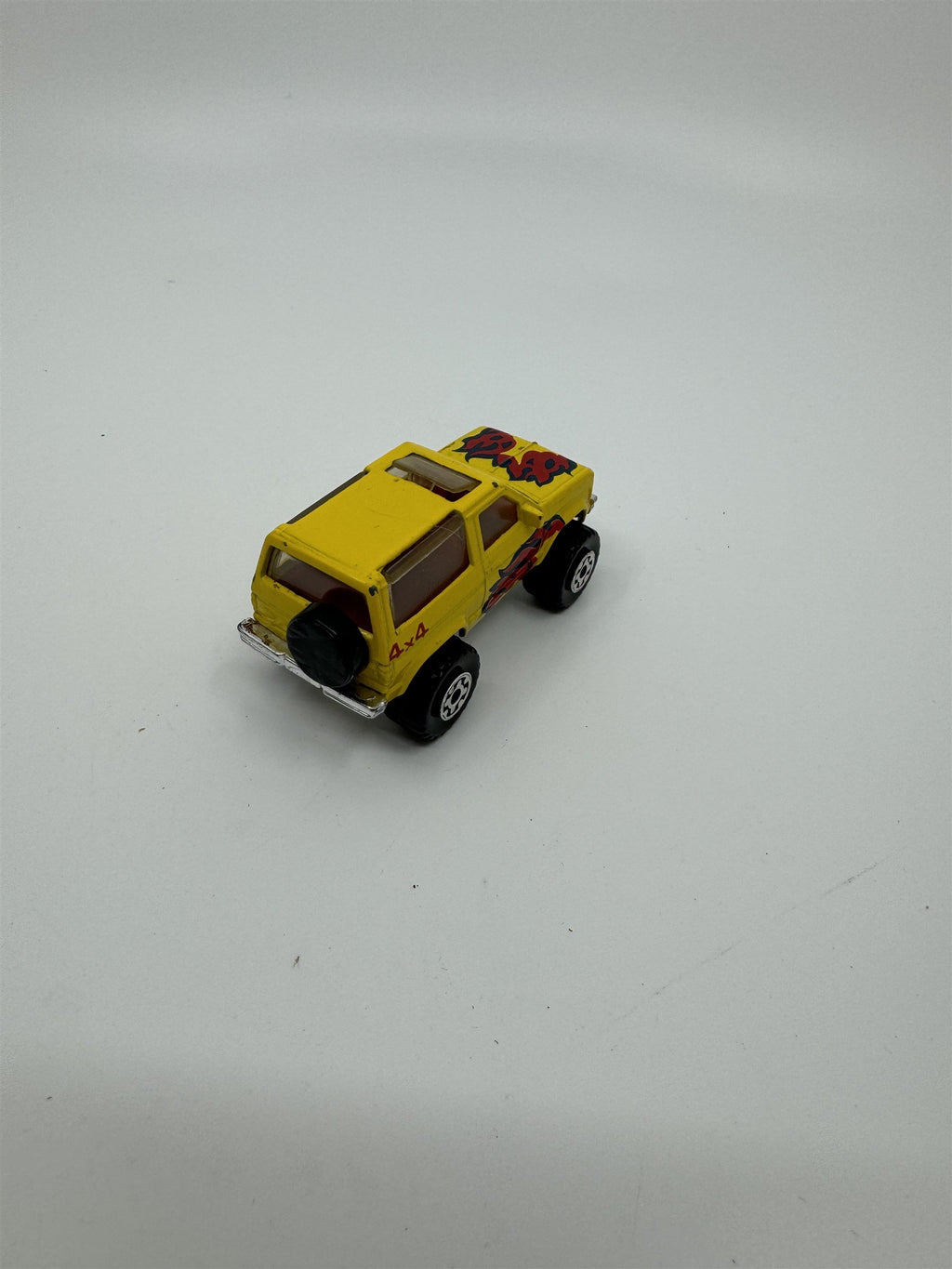 Vintage Matchbox 1987 Ford Bronco II 4x4 Yellow /w Red Flames 2-dr Truck