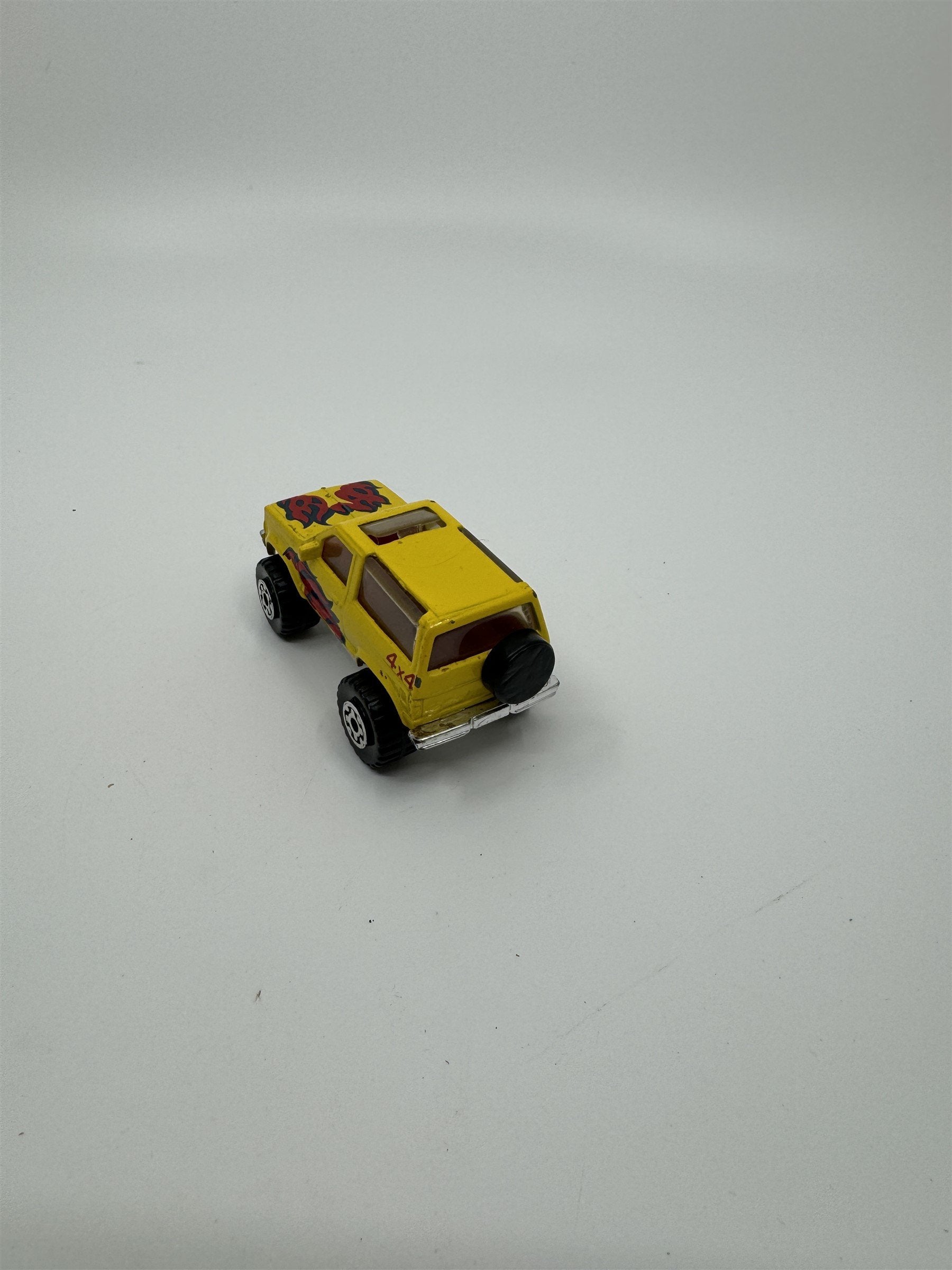 Vintage Matchbox 1987 Ford Bronco II 4x4 Yellow /w Red Flames 2-dr Truck
