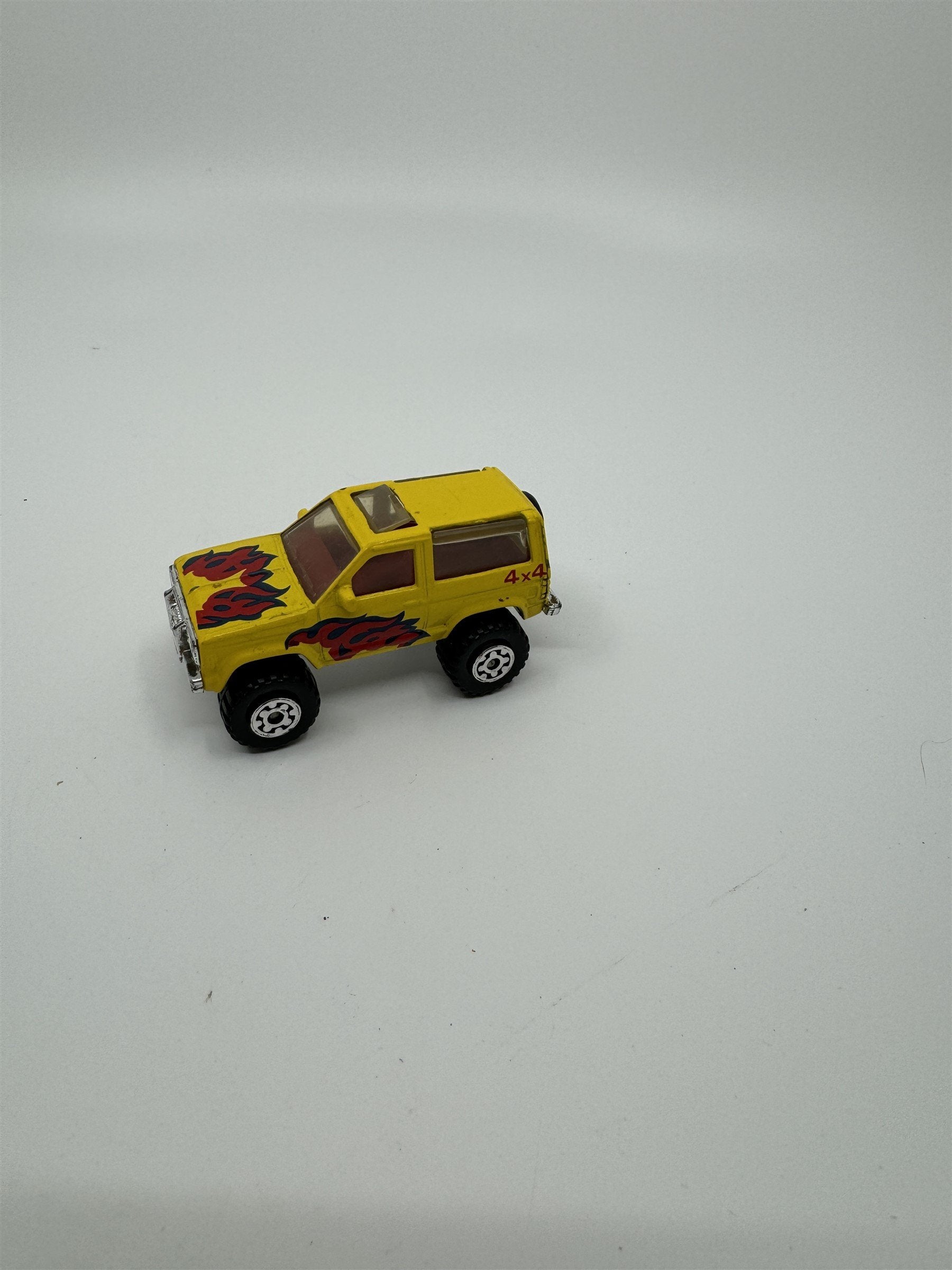 Vintage Matchbox 1987 Ford Bronco II 4x4 Yellow /w Red Flames 2-dr Truck