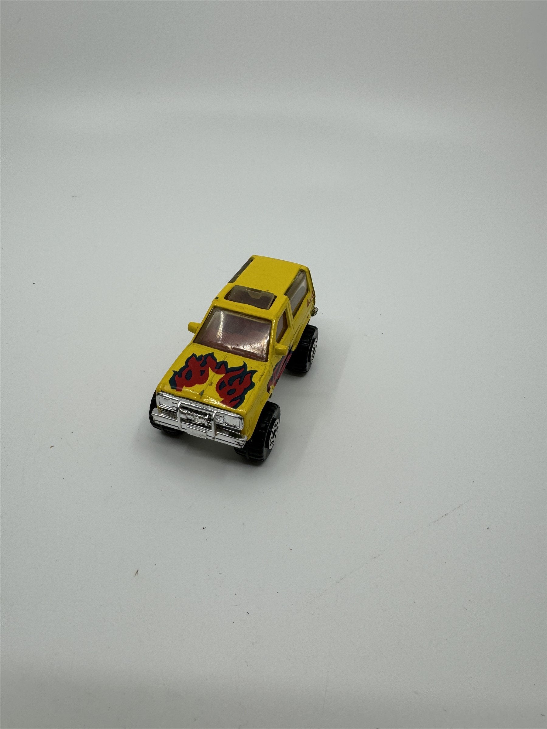 Vintage Matchbox 1987 Ford Bronco II 4x4 Yellow /w Red Flames 2-dr Truck