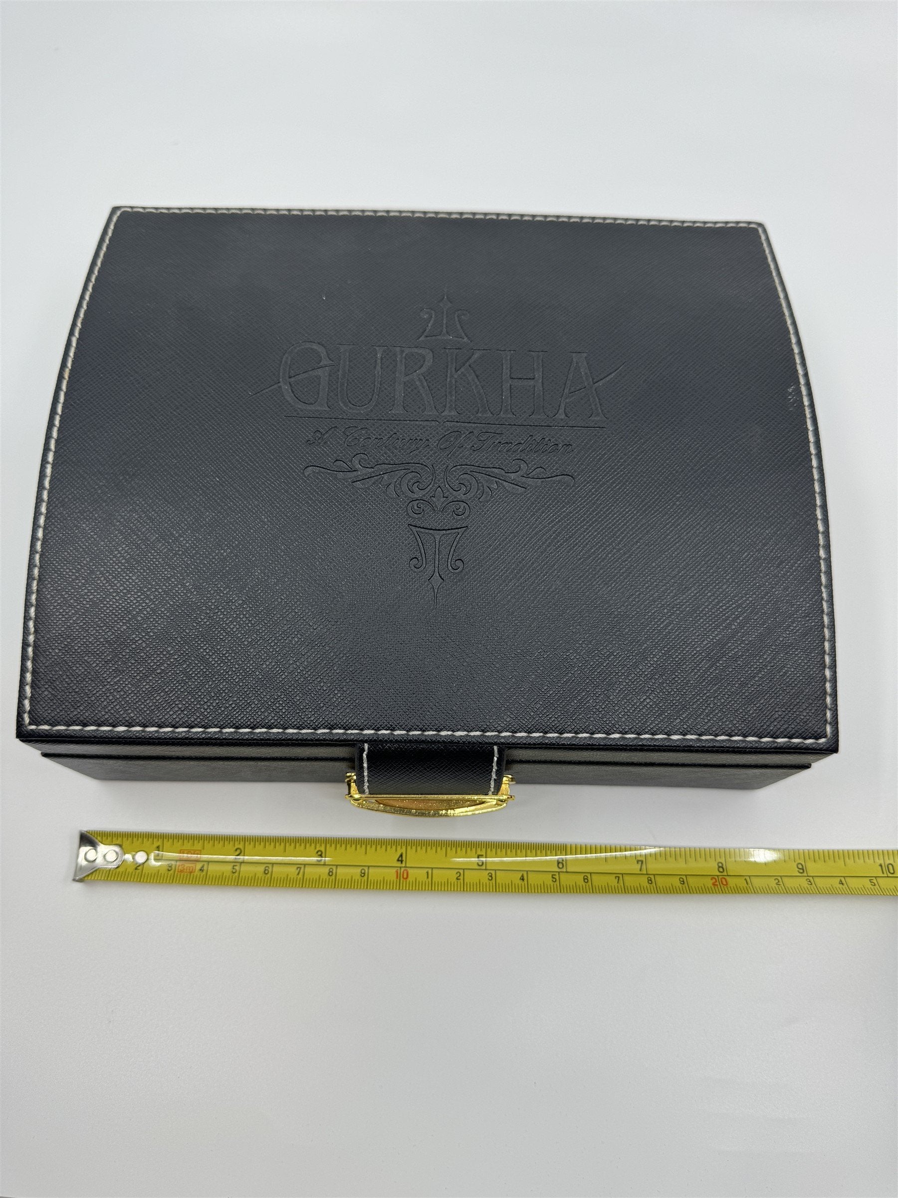 Gurkha Cigar Box Royal Challenge 1887 England Sumatra Jamaica Wood Leather Box