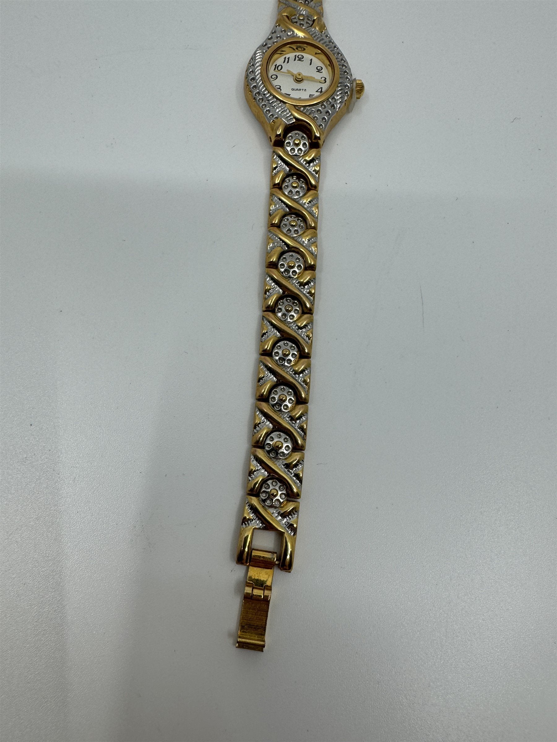 Vintage Quartz Japan Movement Womens Gold Silver Toned Watch Flower Safari Luxe